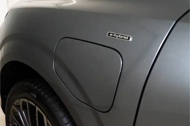 Audi Q3 view 15