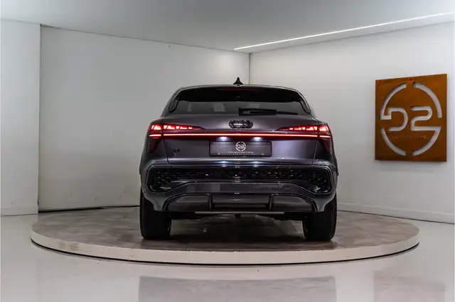 Audi Q3 view 4