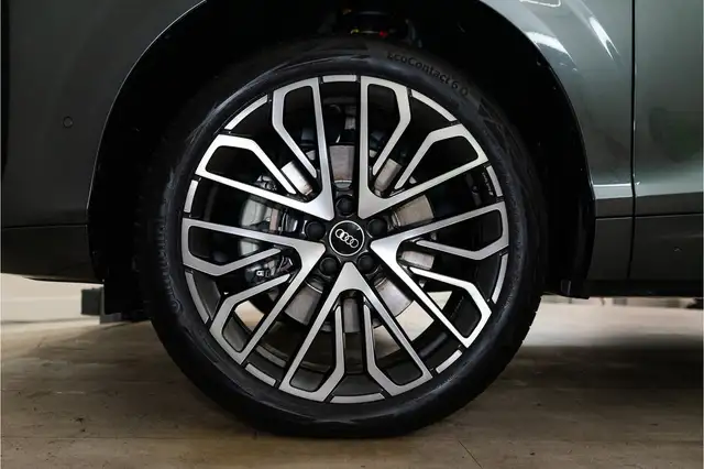 Audi Q3 view 14