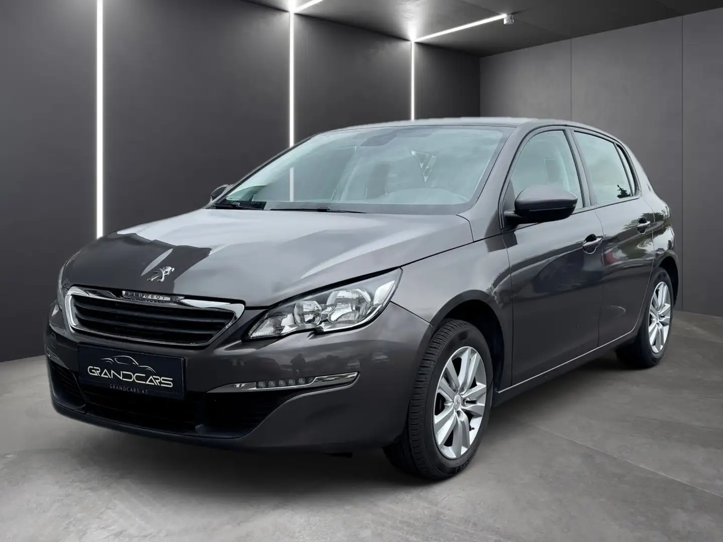 Peugeot 308 1,2 VTi 82 Active Grau - 1