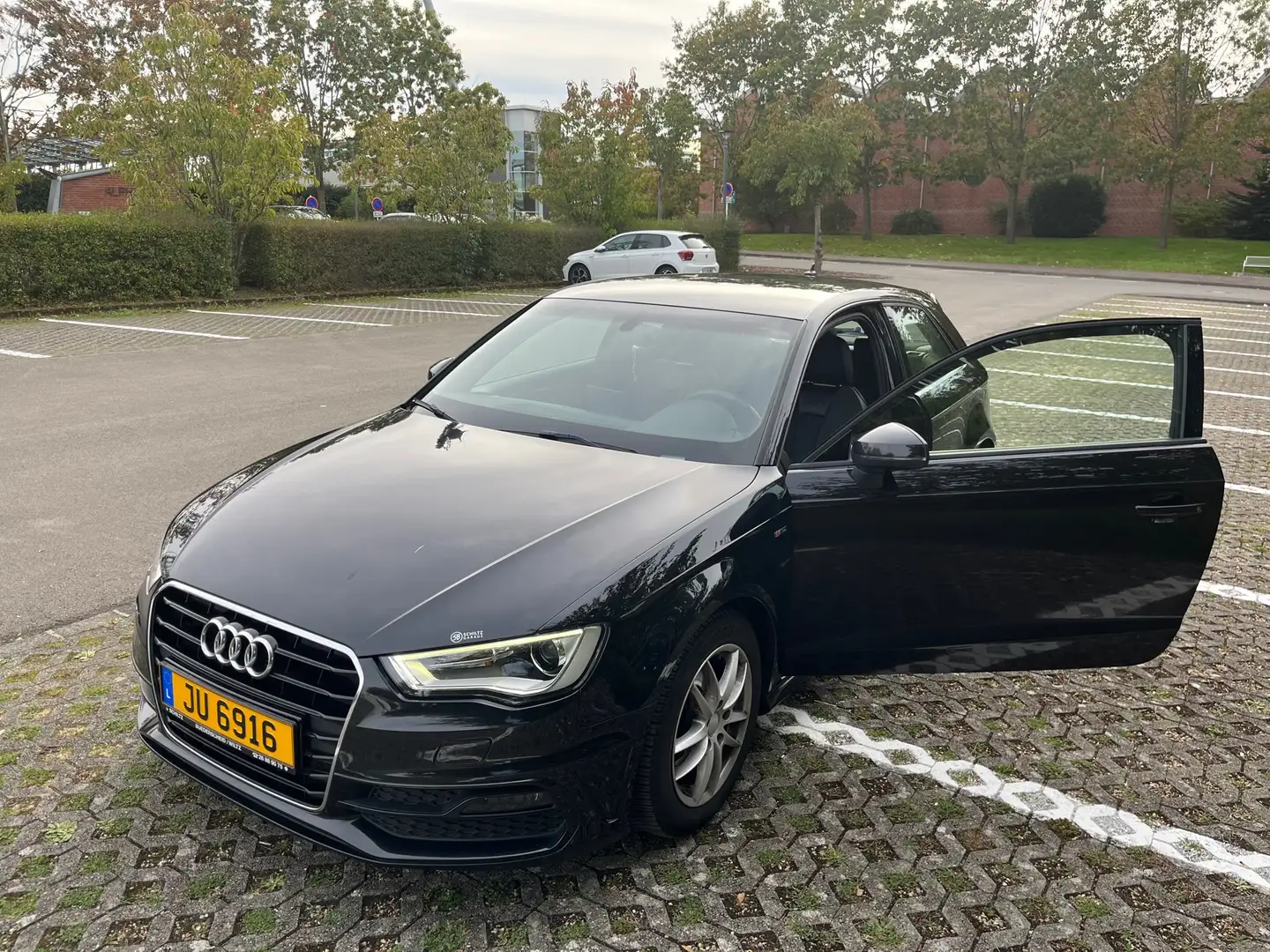 Audi A3 2.0 TDI S line Sportpaket Noir - 1