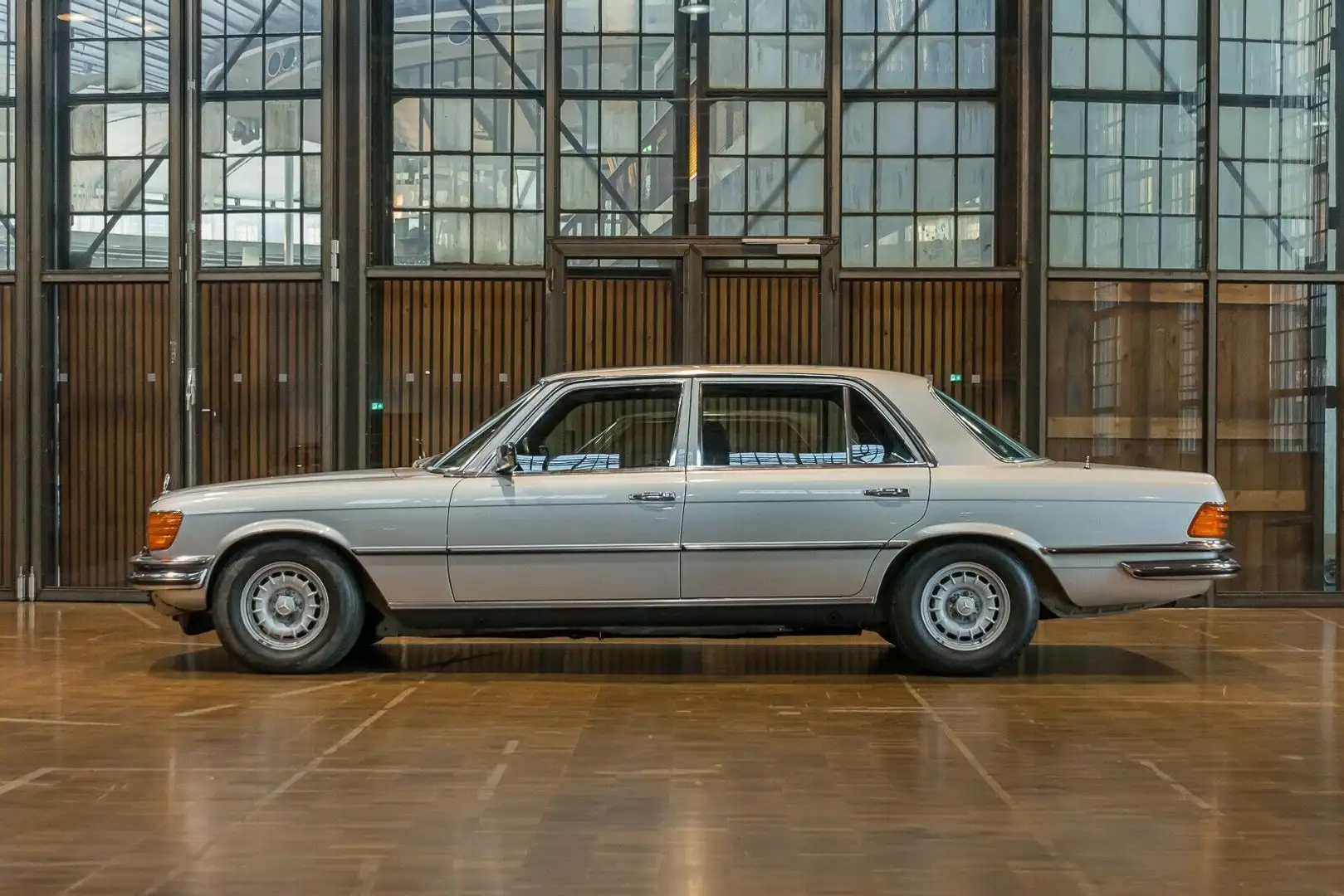 Mercedes-Benz 450 SEL 6.9 Ezüst - 2