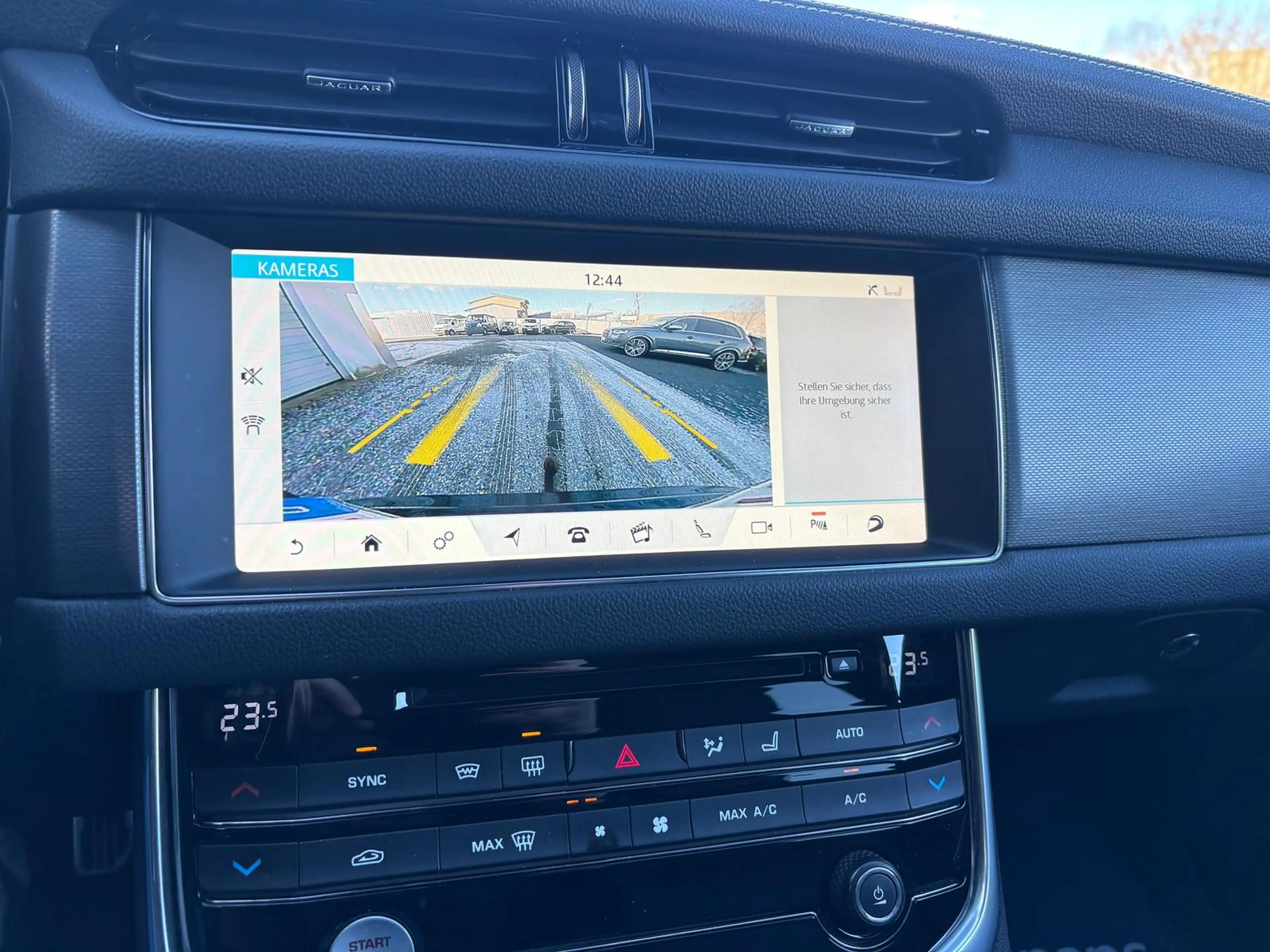 Jaguar XF 30D First Edition Sportbrake Meridian ACC Kam — photo 15