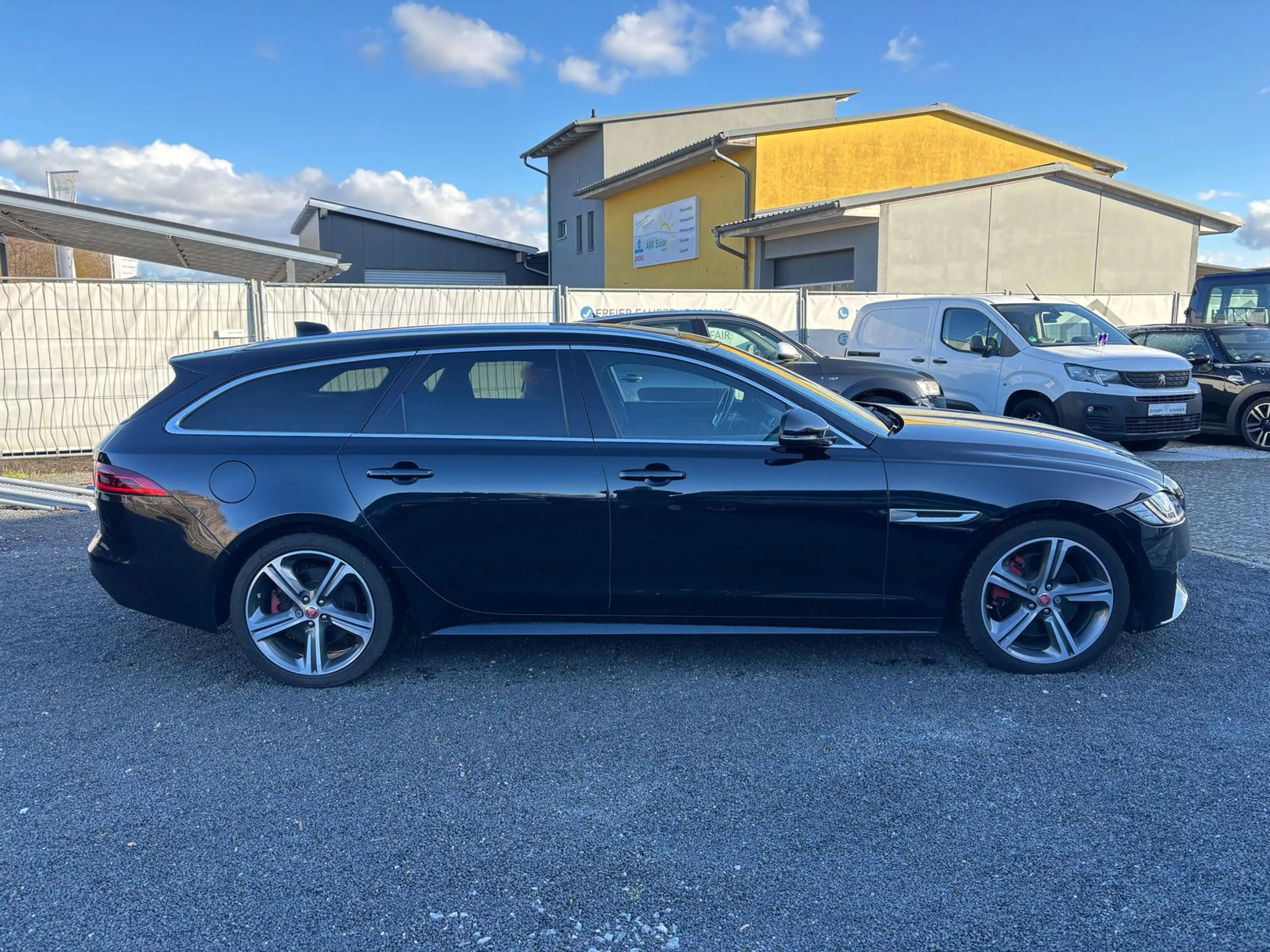 Jaguar XF 30D First Edition Sportbrake Meridian ACC Kam — photo 10