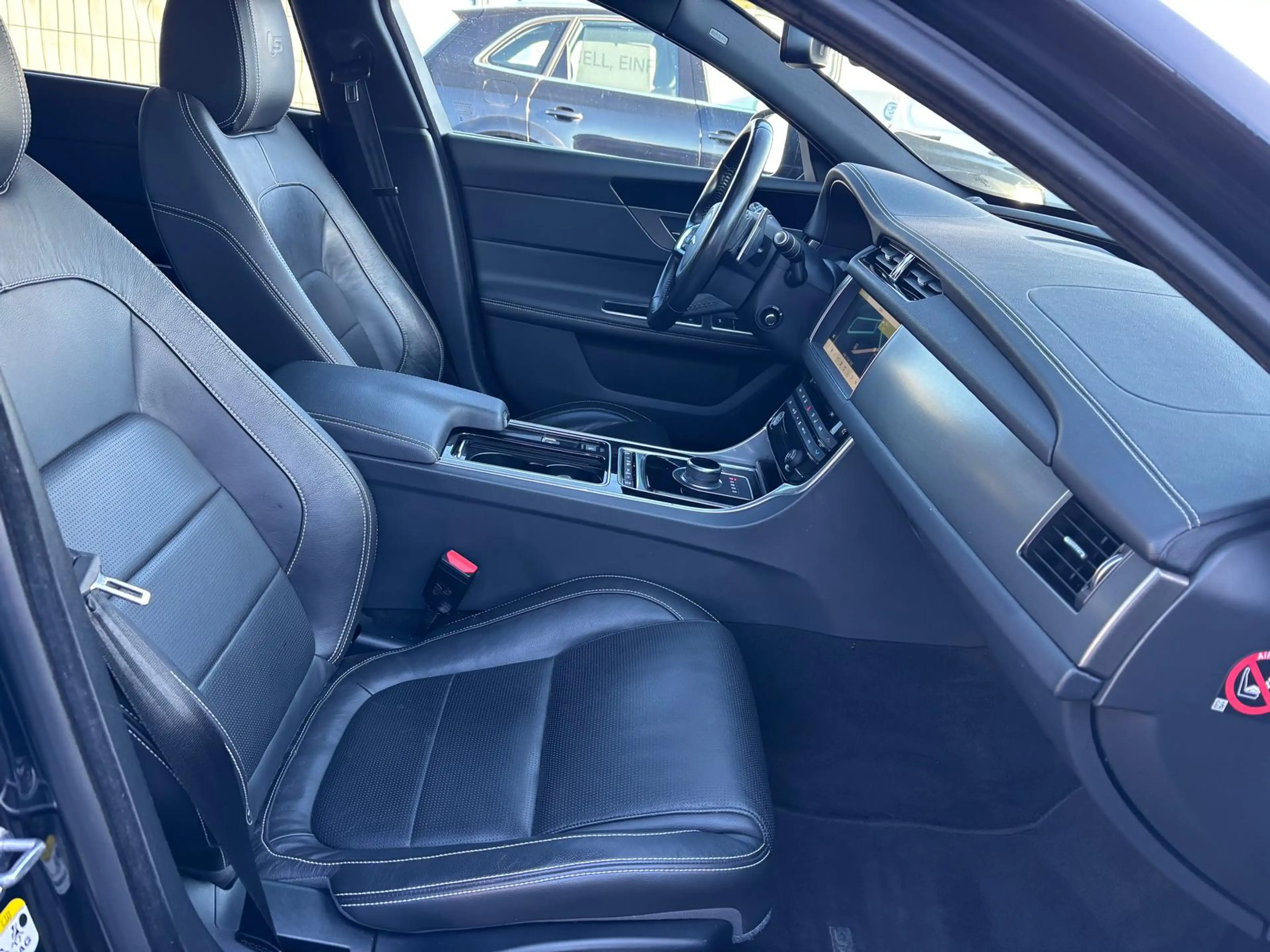 Jaguar XF 30D First Edition Sportbrake Meridian ACC Kam — photo 12