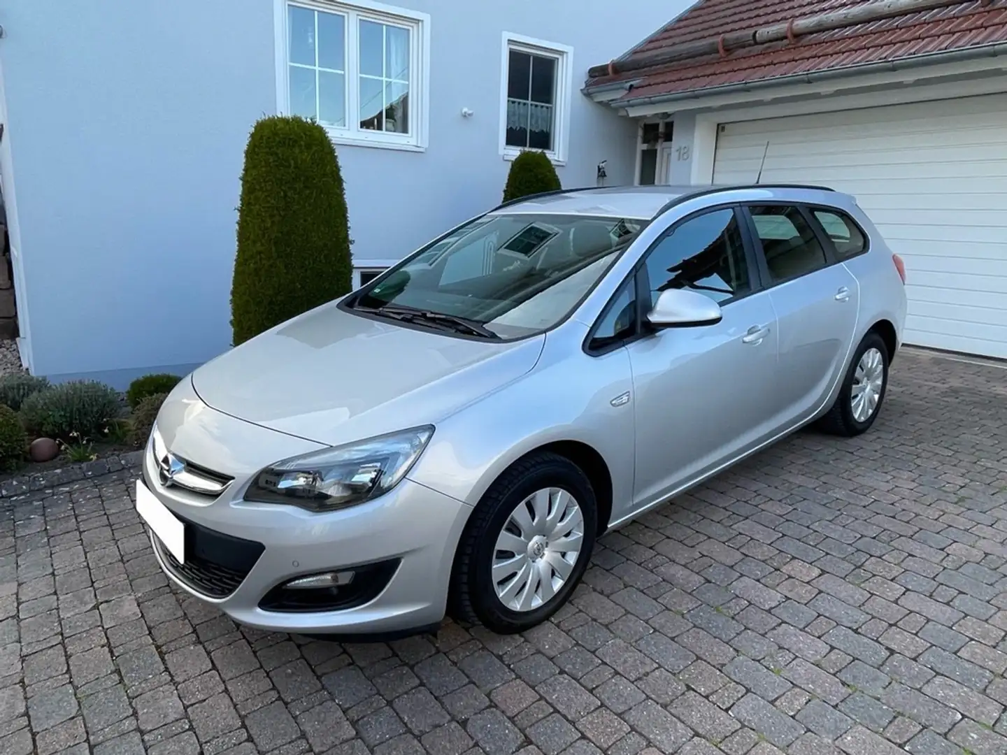 Opel Astra Astra Sports Tourer Diesel 1.7 CDTI / Standheizung Silber - 2