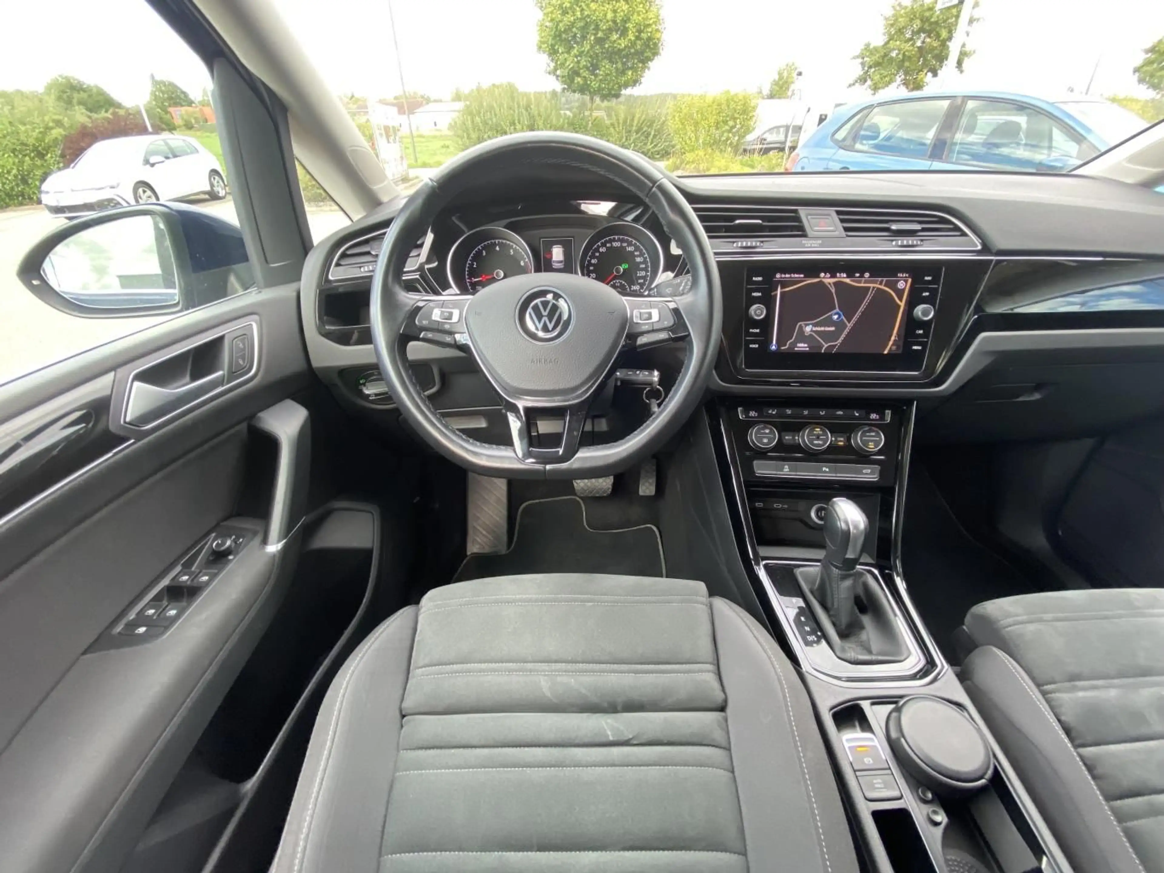 Volkswagen Touran 1.5 TSI HIGHLINE DSG 7-SITZER 7-SITZER AC — photo 14