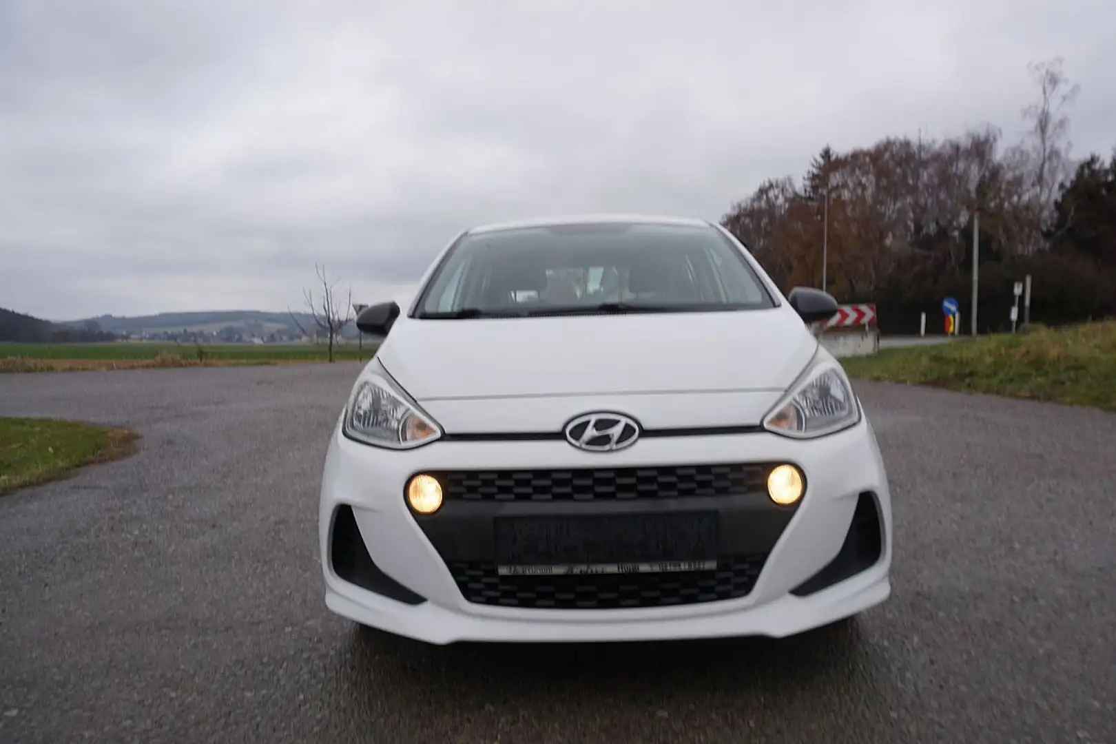 Hyundai i10 1,0 Comfort Weiß - 2