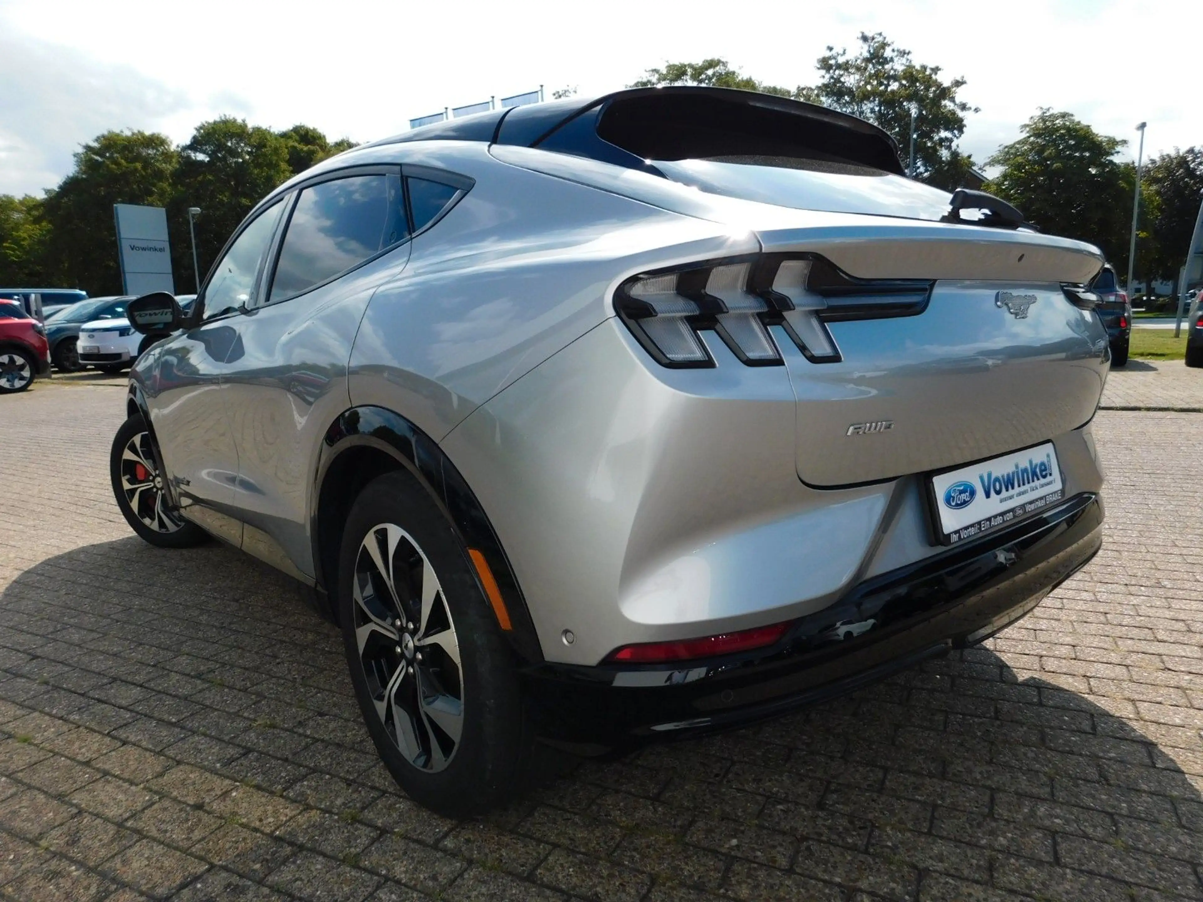 Ford Mustang Mach-E MUSTANG MACH-E Ext. Range PREMIUM AWD+360°+Pano — photo 2