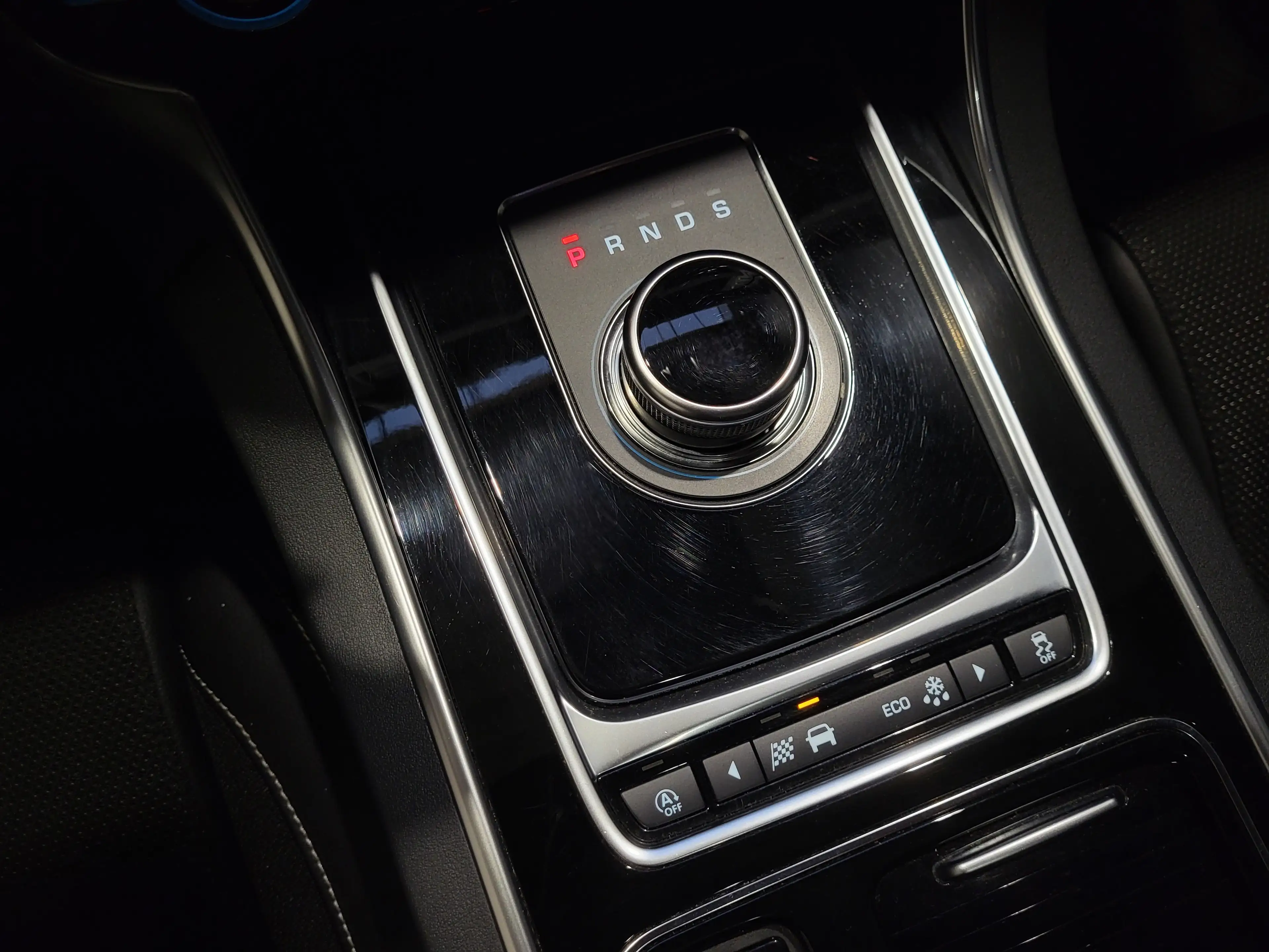 Jaguar XF 20d R-Sport *Navi| Xenon| Pano | PDC* — photo 11