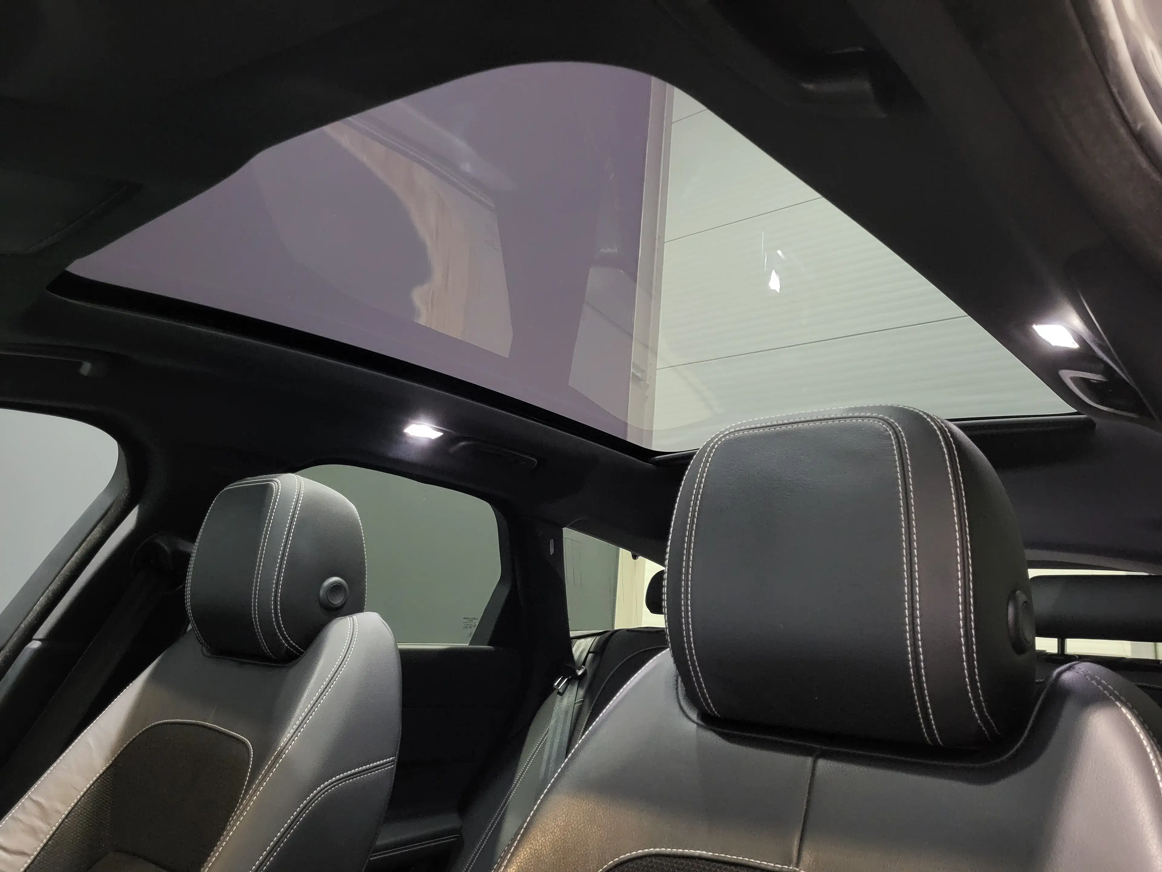 Jaguar XF 20d R-Sport *Navi| Xenon| Pano | PDC* — photo 8