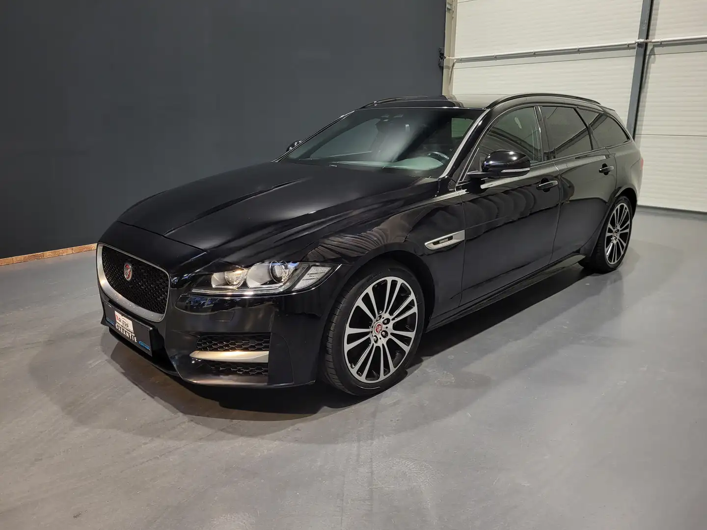 Jaguar XF 20d R-Sport *Navi| Xenon| Pano | PDC* Noir - 1