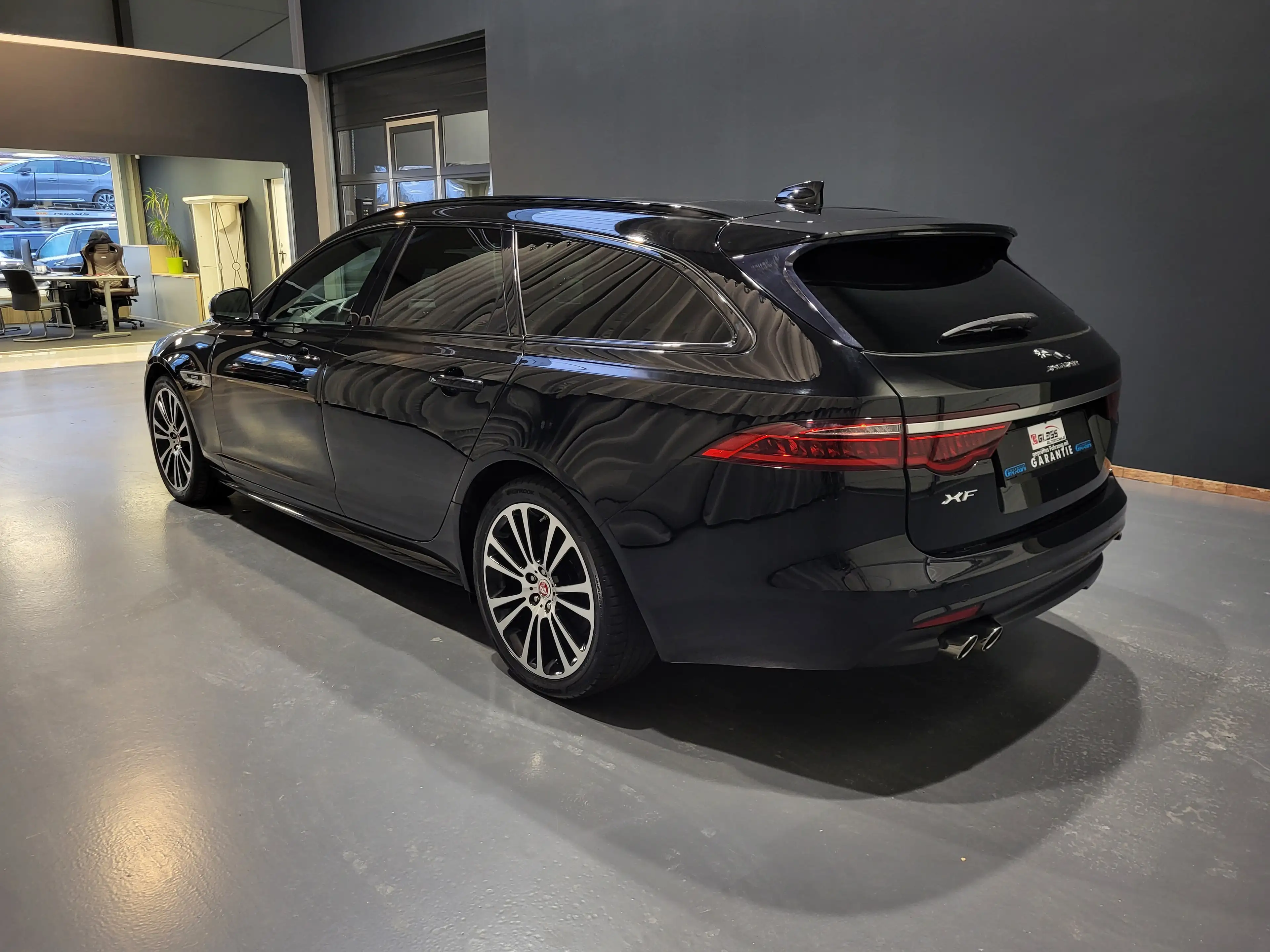 Jaguar XF 20d R-Sport *Navi| Xenon| Pano | PDC* — photo 5