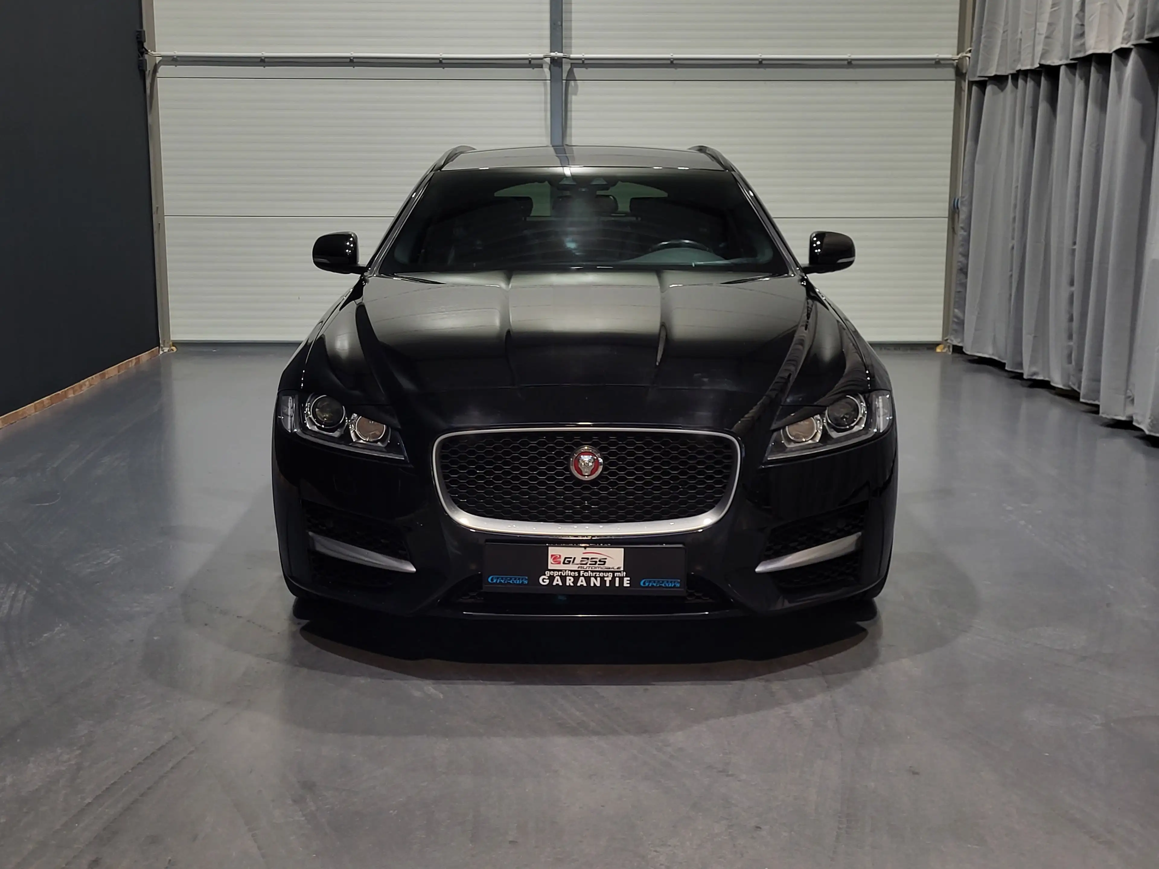 Jaguar XF 20d R-Sport *Navi| Xenon| Pano | PDC* — photo 2