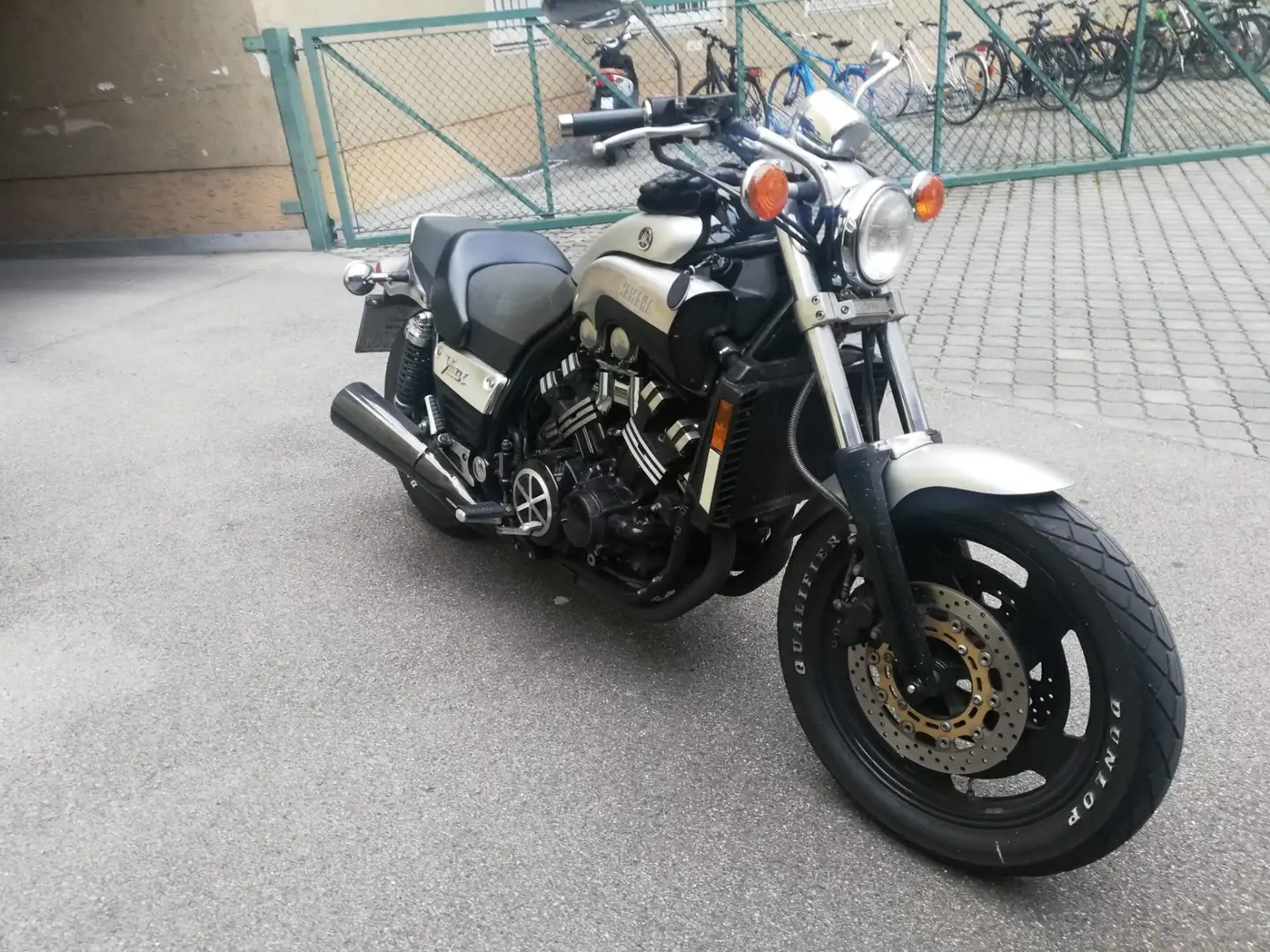 Yamaha Vmax Canada Ausführung Silber - 1
