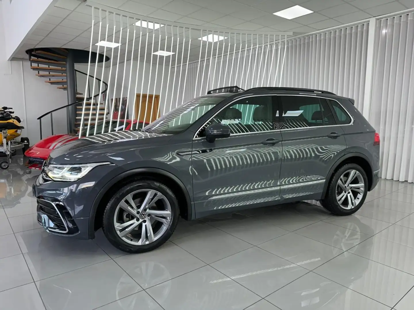Volkswagen Tiguan 2.0TDI R-Line DSG 110kW Gris - 2