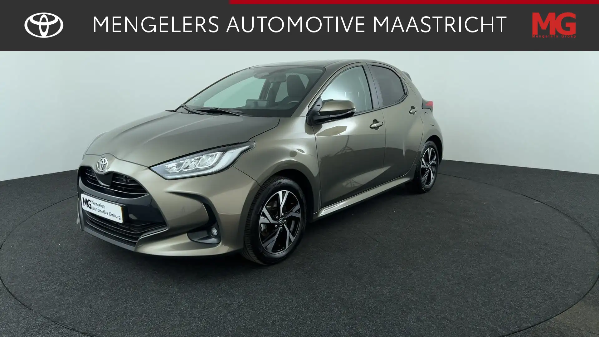 Toyota Yaris 1.5 Hybrid 115 First Edition / LED / P.cam / Navi Vert - 1