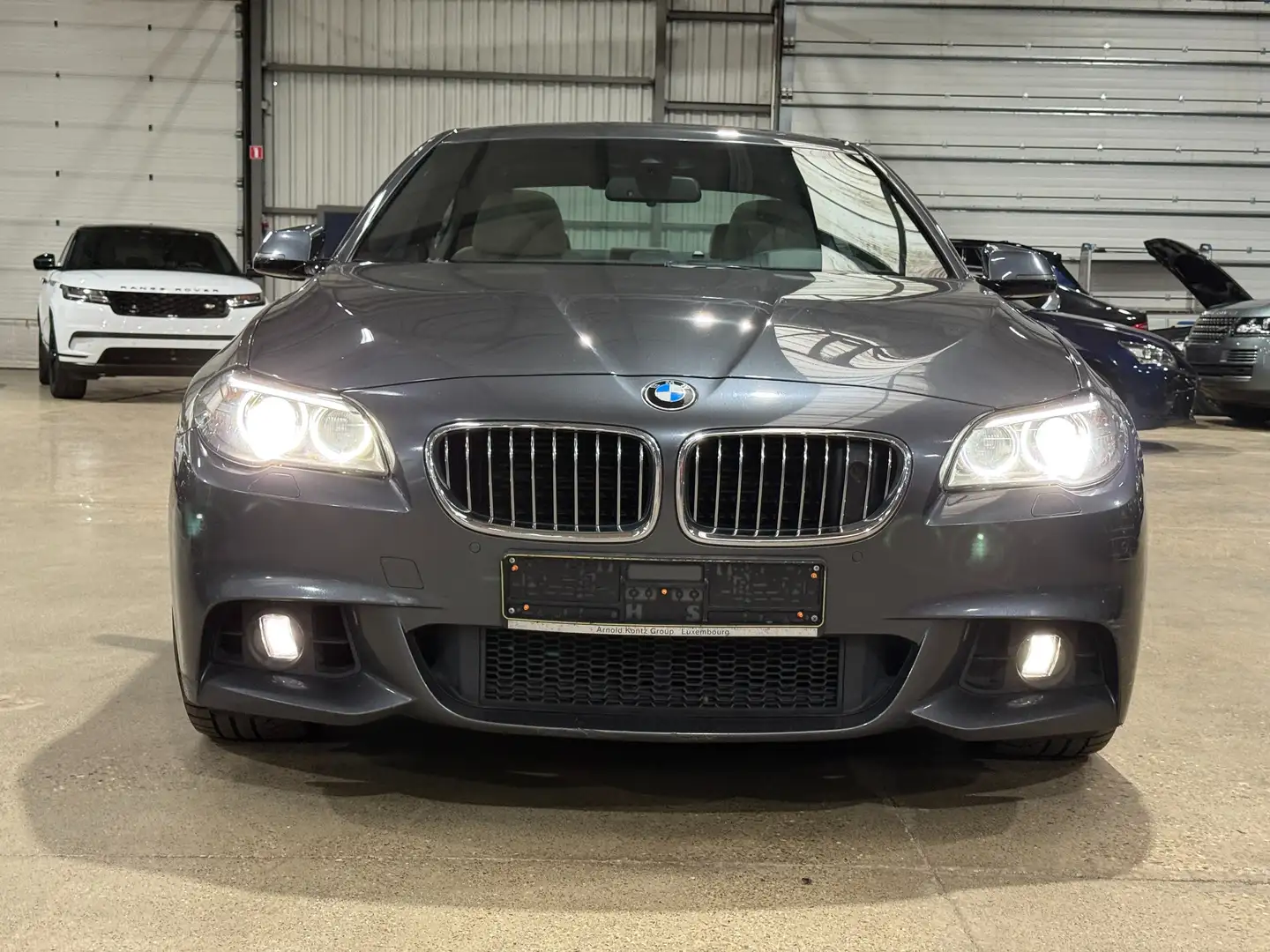 BMW 550 550i Sport-Aut. Gris - 2