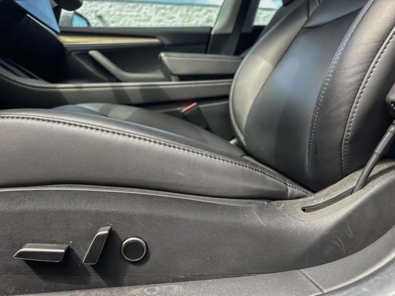 Tesla Model 3 снимка Tesla Model 3