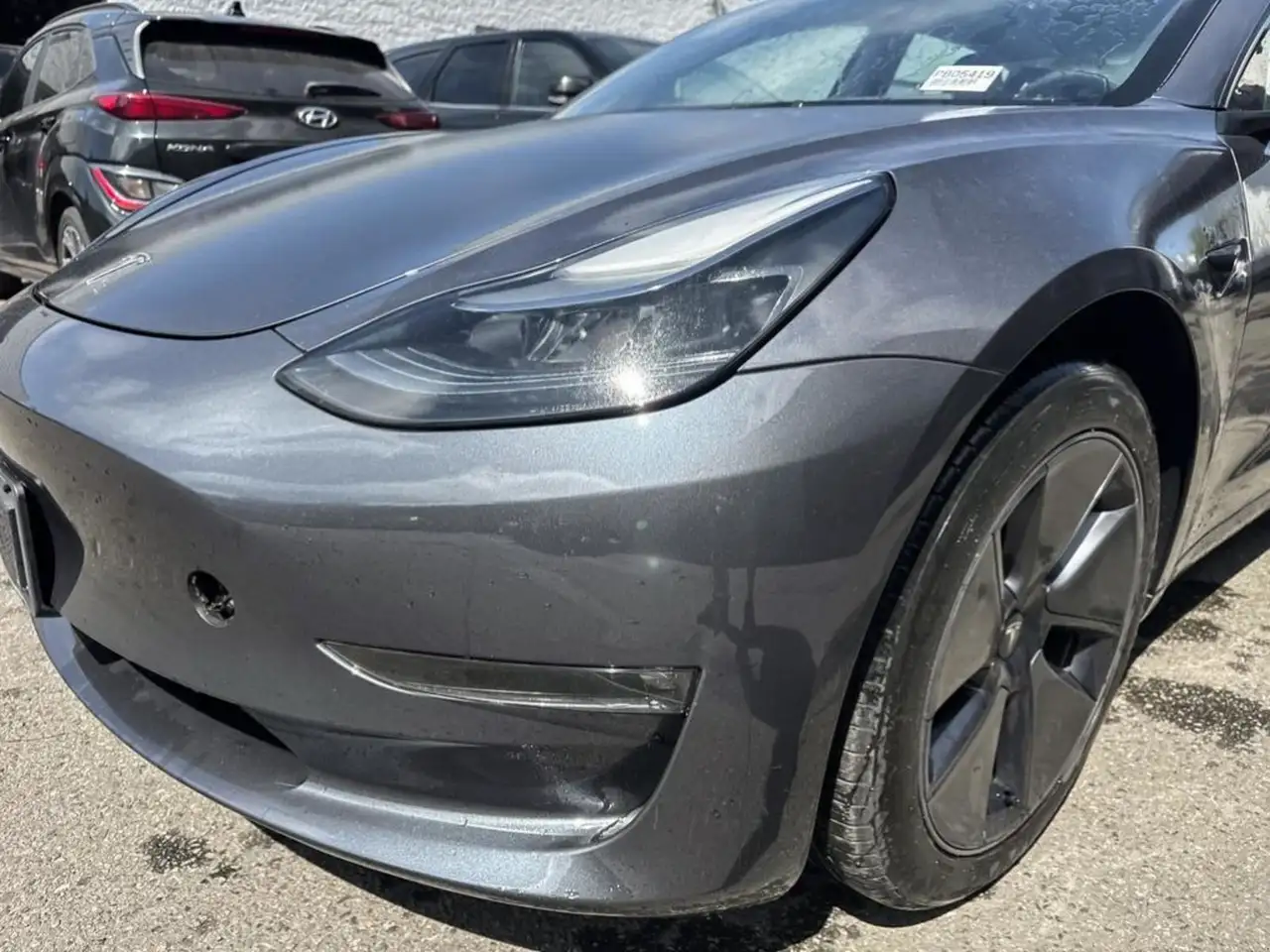 Tesla Model 3 снимка Tesla Model 3