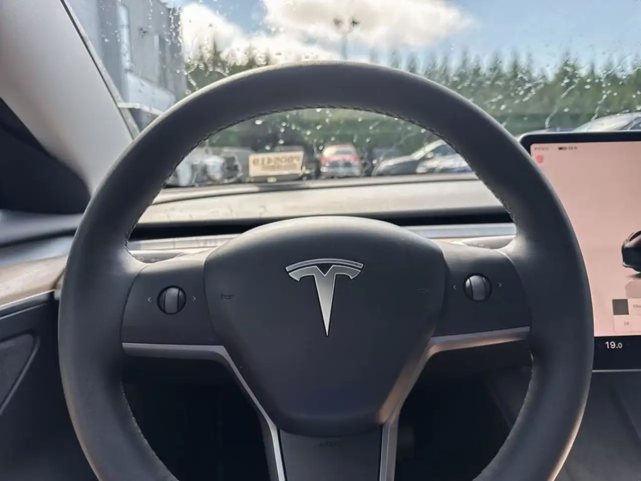 Tesla Model 3 снимка Tesla Model 3