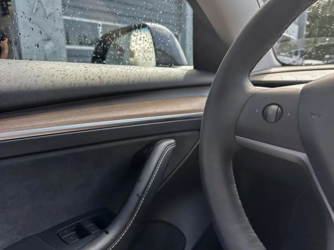 Tesla Model 3 снимка Tesla Model 3
