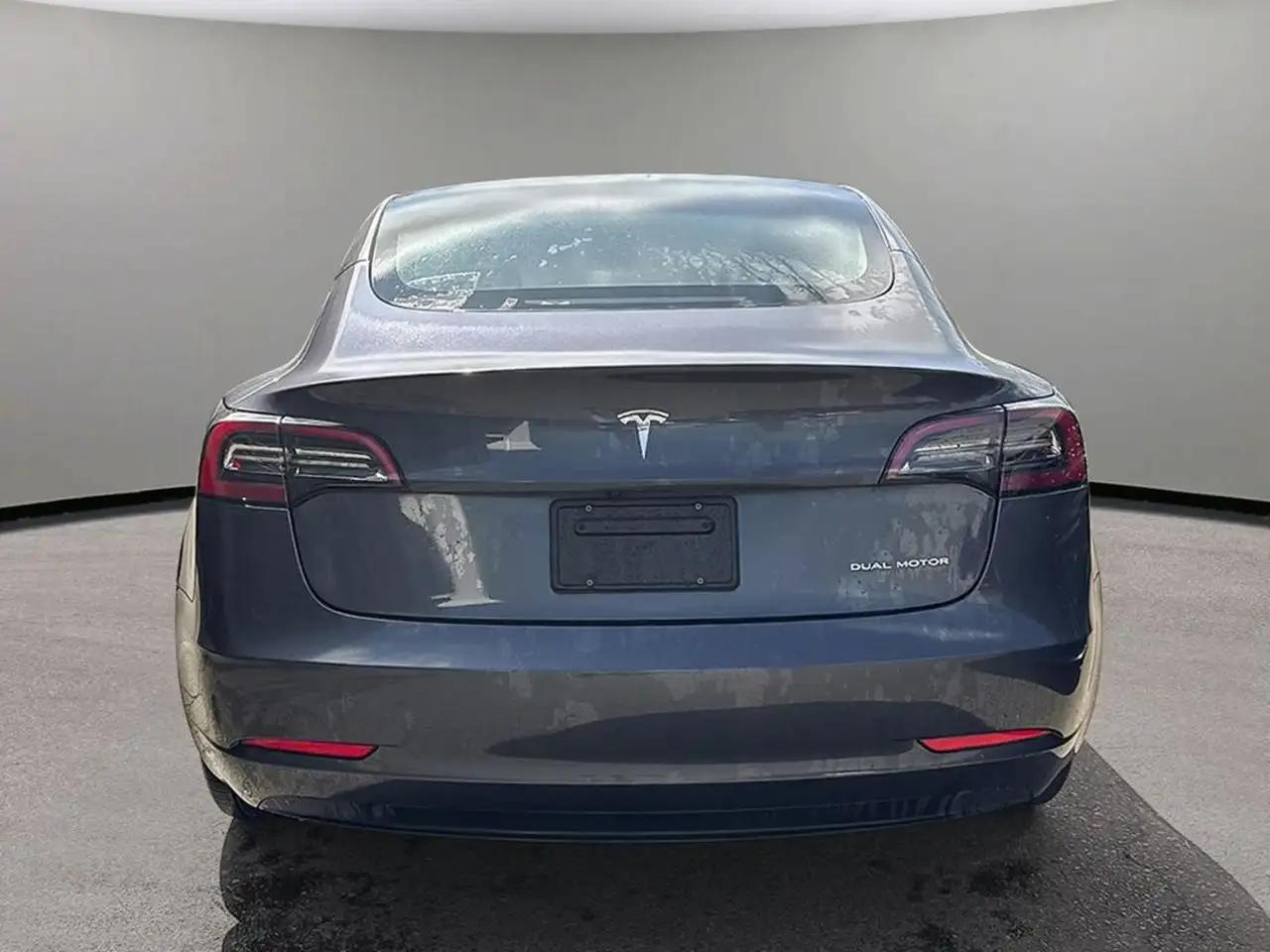 Tesla Model 3 снимка Tesla Model 3