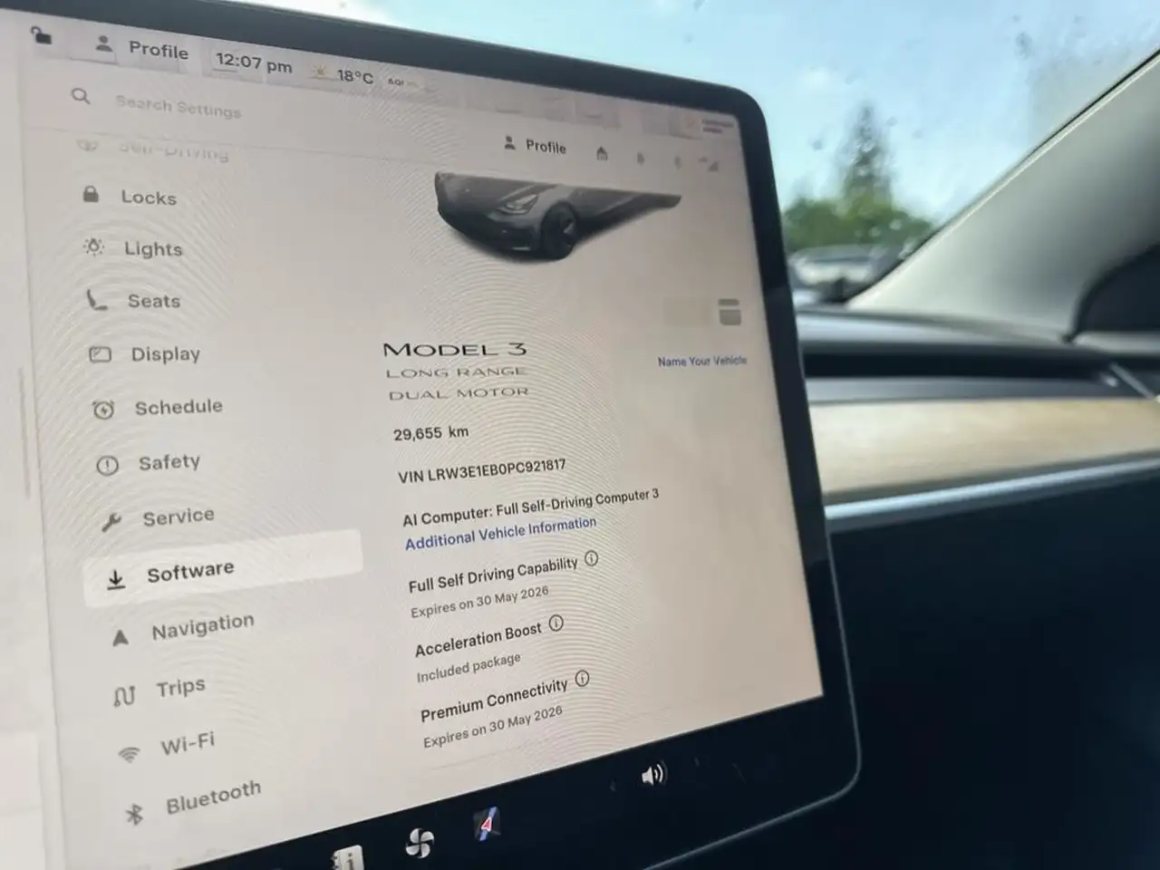 Tesla Model 3 снимка Tesla Model 3