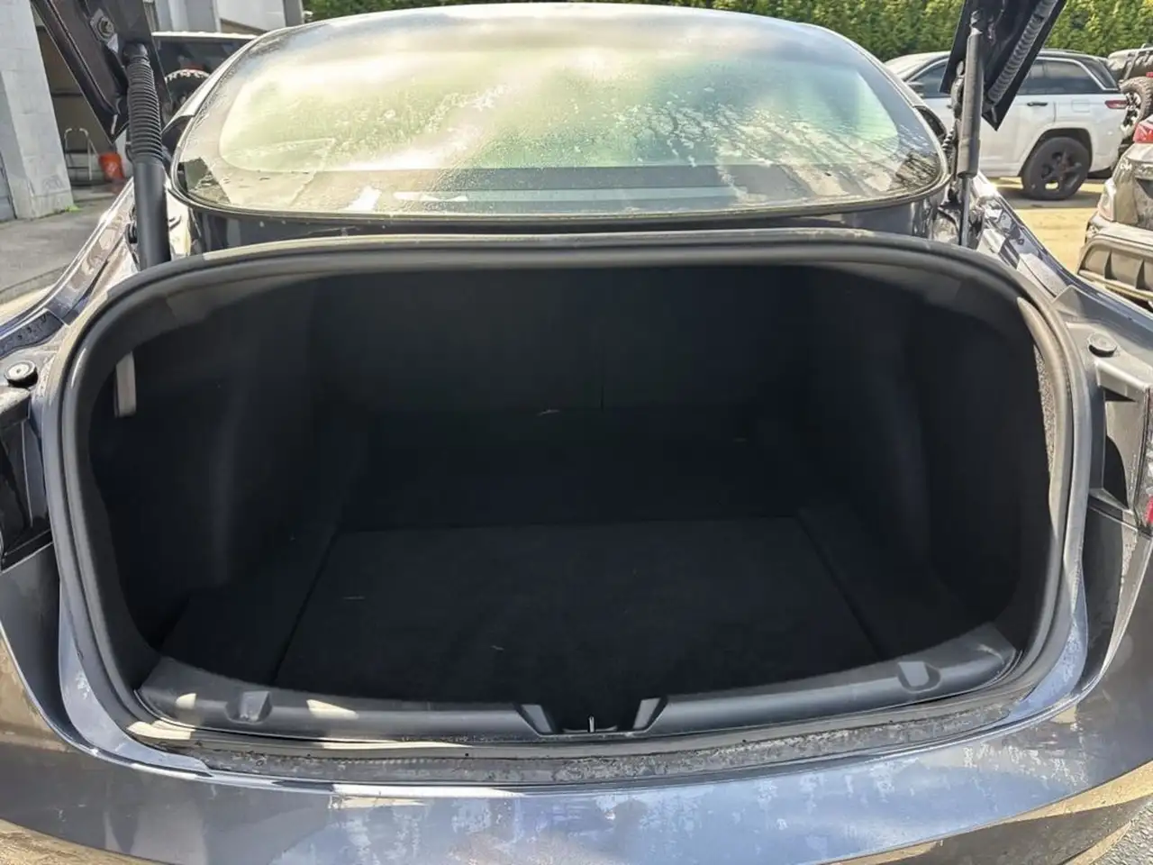 Tesla Model 3 снимка Tesla Model 3