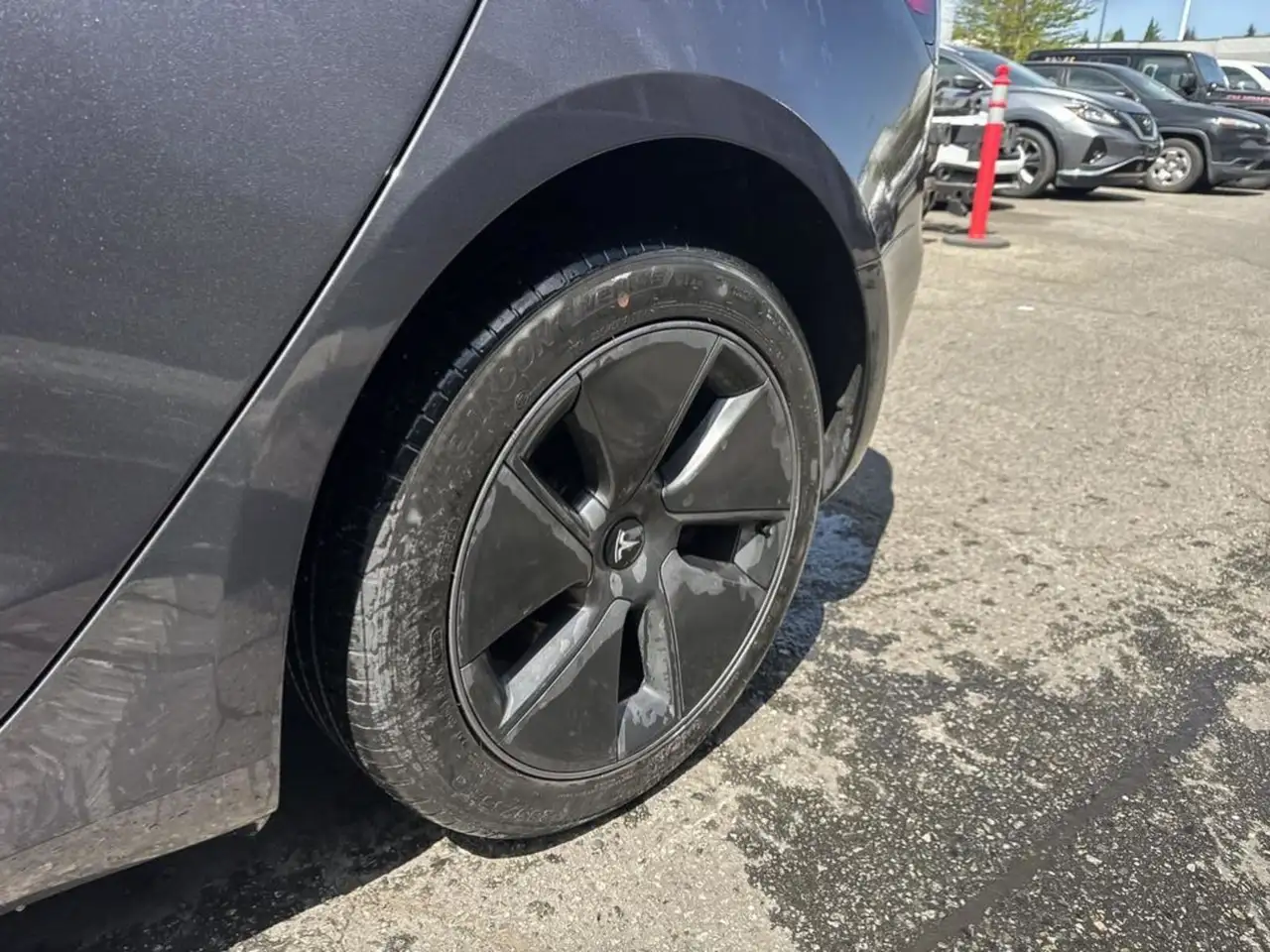 Tesla Model 3 снимка Tesla Model 3
