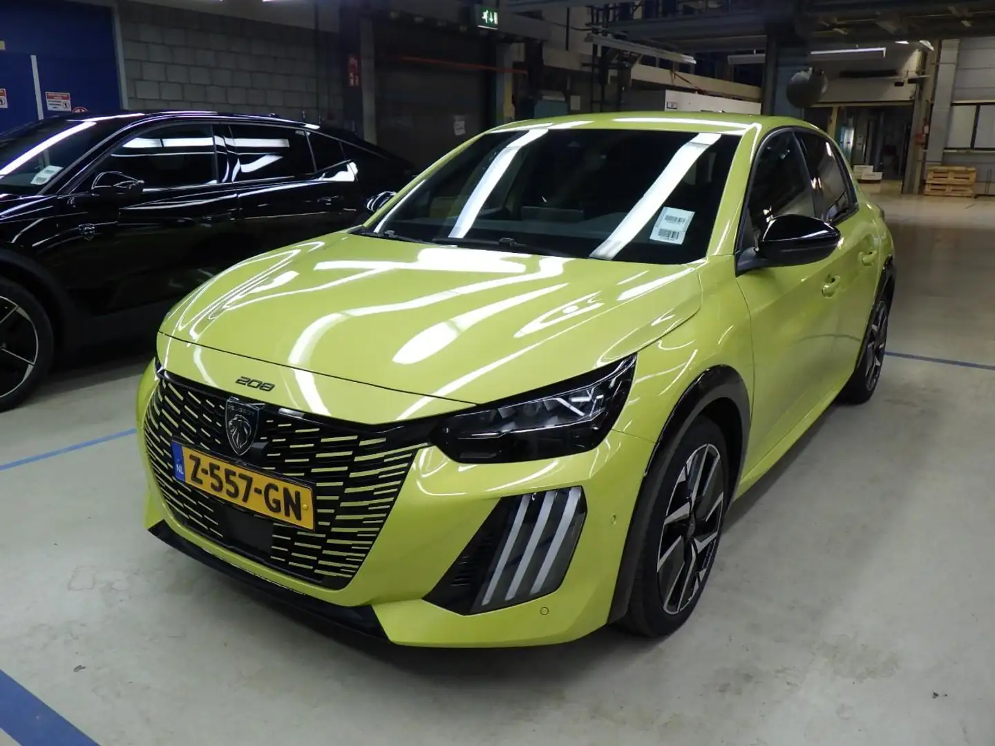 Peugeot e-208 EV GT 51 kWh 156pk | Massage | Alcantara | Stoelve Žlutá - 1