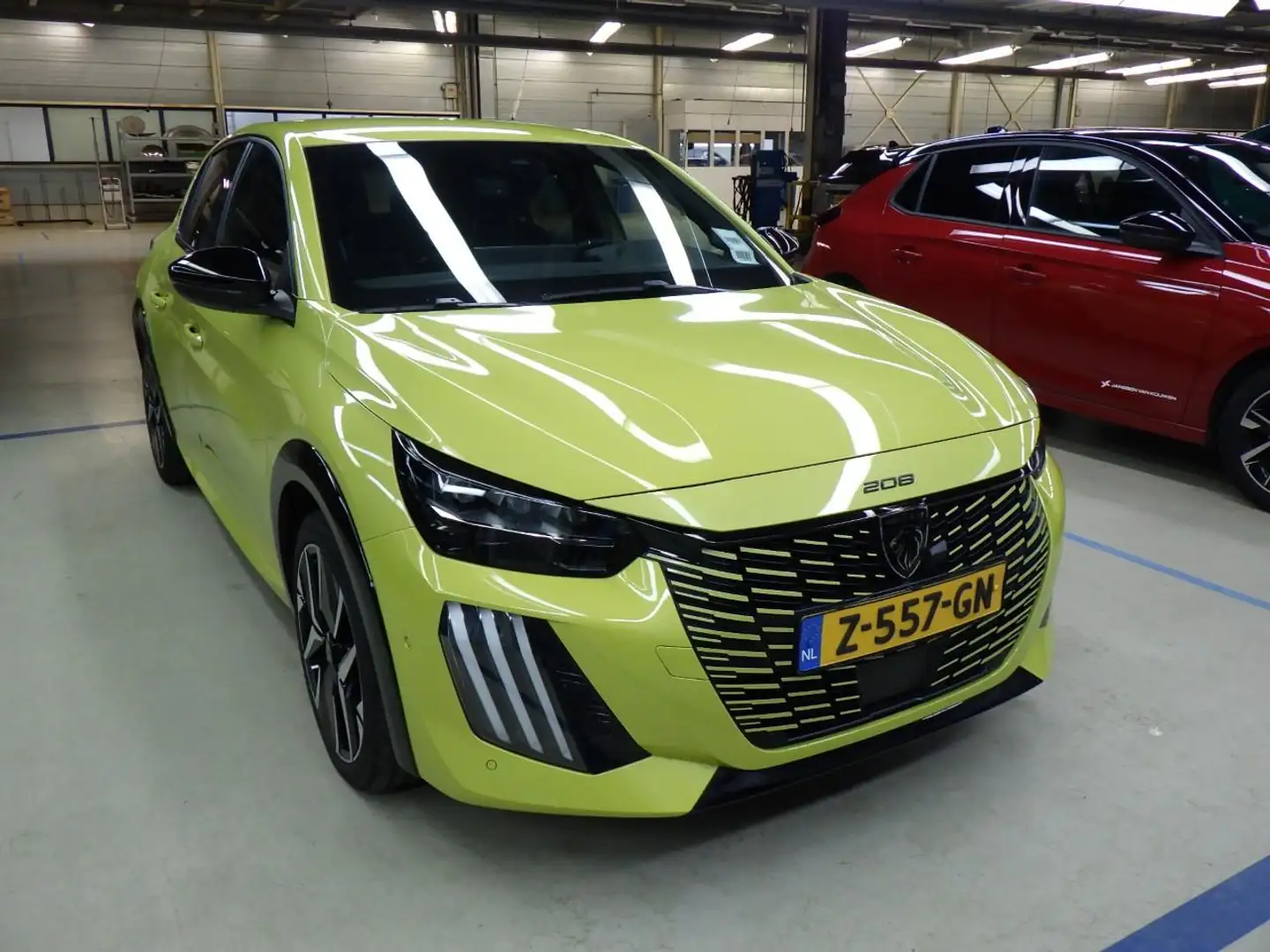 Peugeot e-208 EV GT 51 kWh 156pk | Massage | Alcantara | Stoelve Žlutá - 2