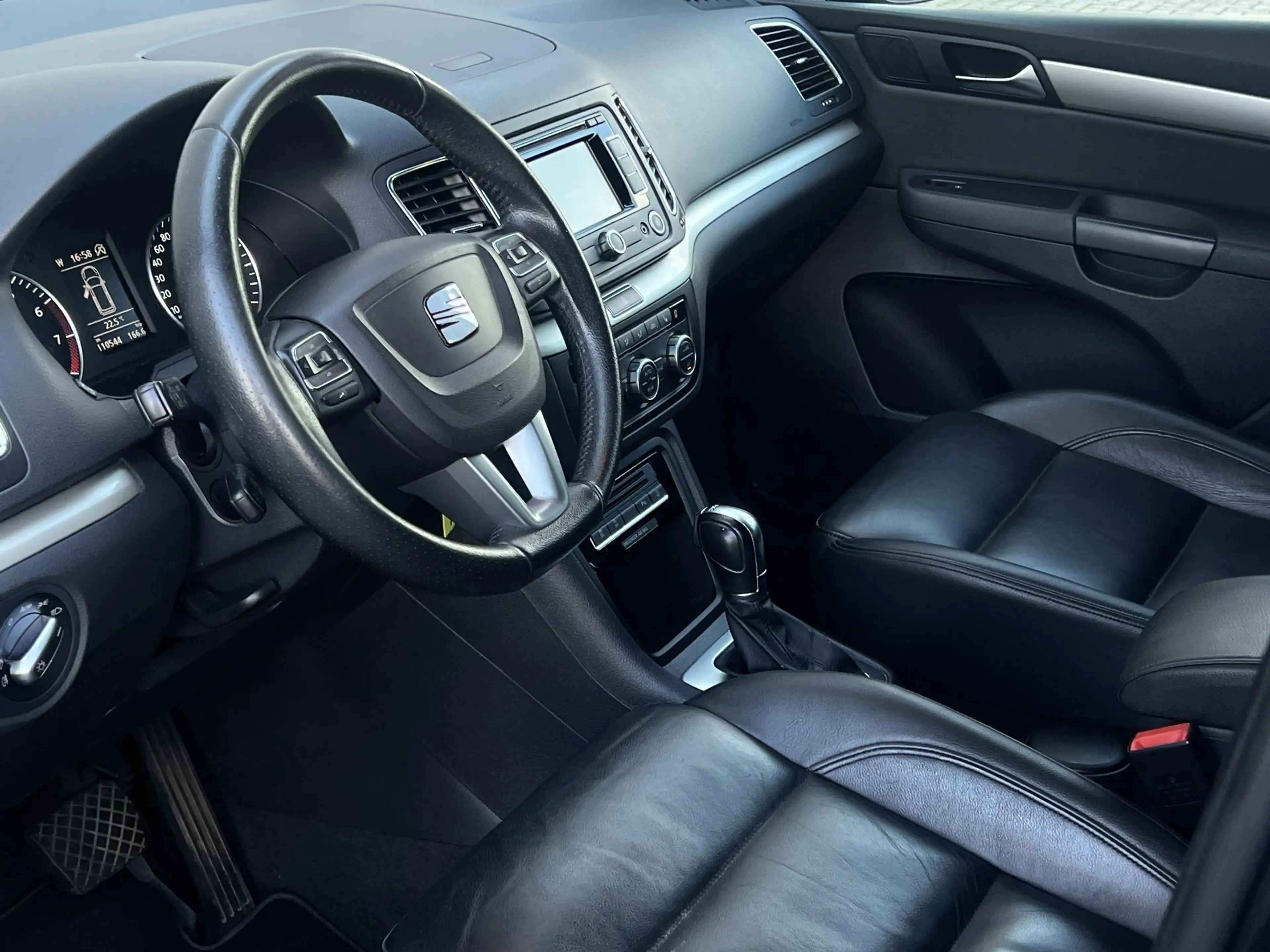 SEAT Alhambra 1.4 TSI Businessline 7p LEDER MEMORY CAM — photo 13