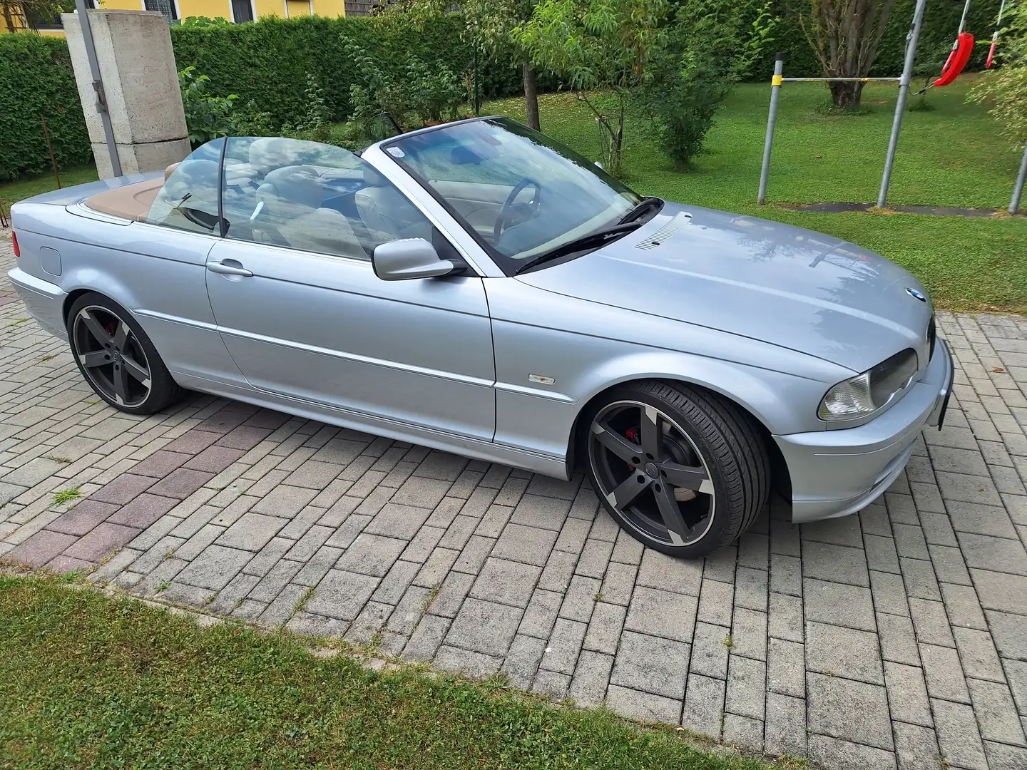 BMW 325 325i Cabrio Aut. Silber - 2