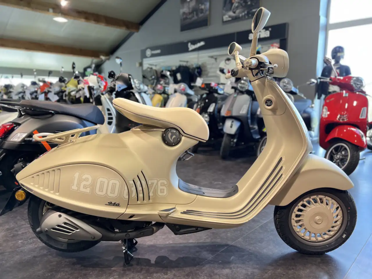Vespa 946