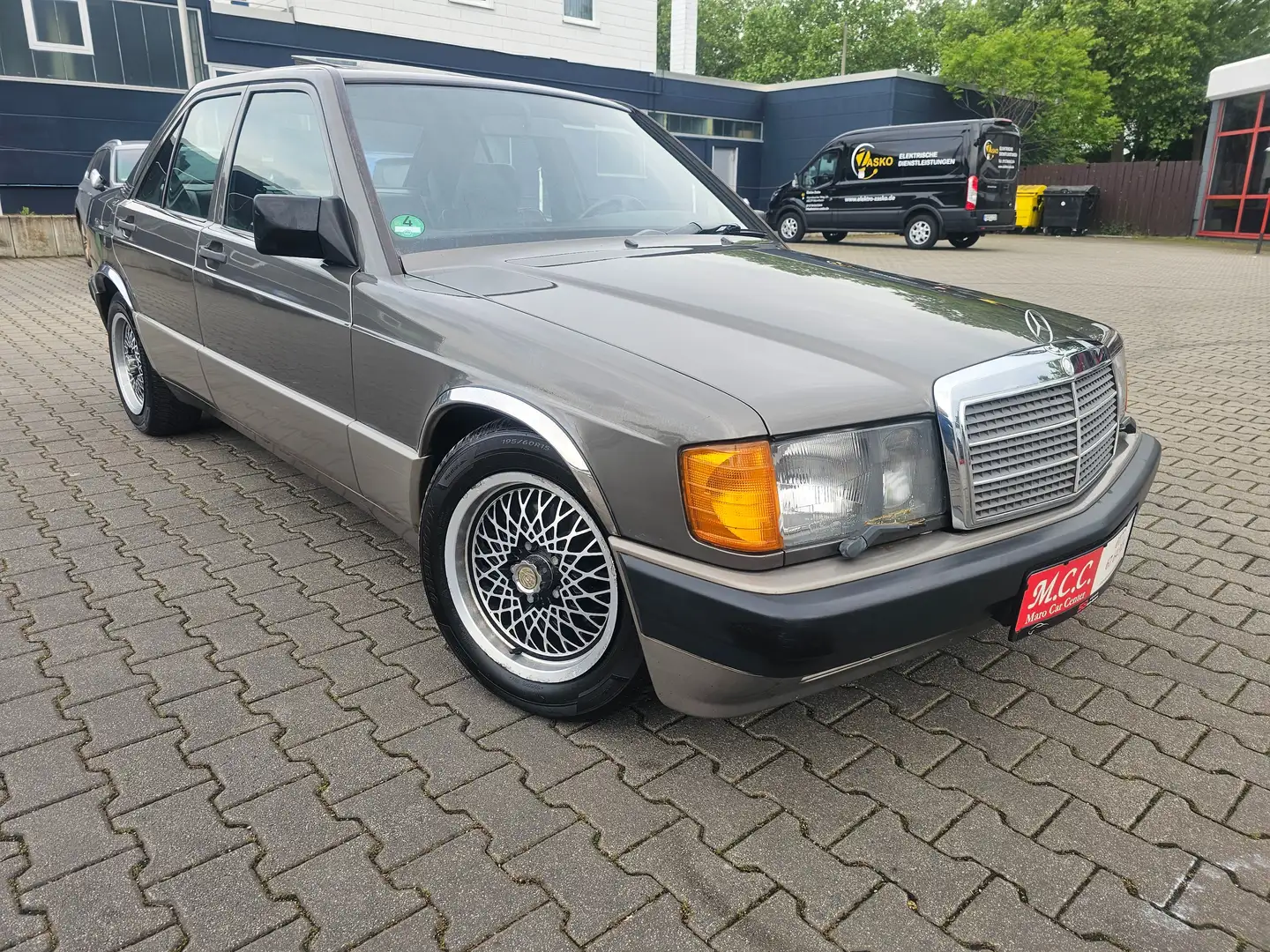 Mercedes-Benz 190 E 2.6,Automatik,SD,Leder,Oldtimer,H-Kenzeichen,top Marrone - 2