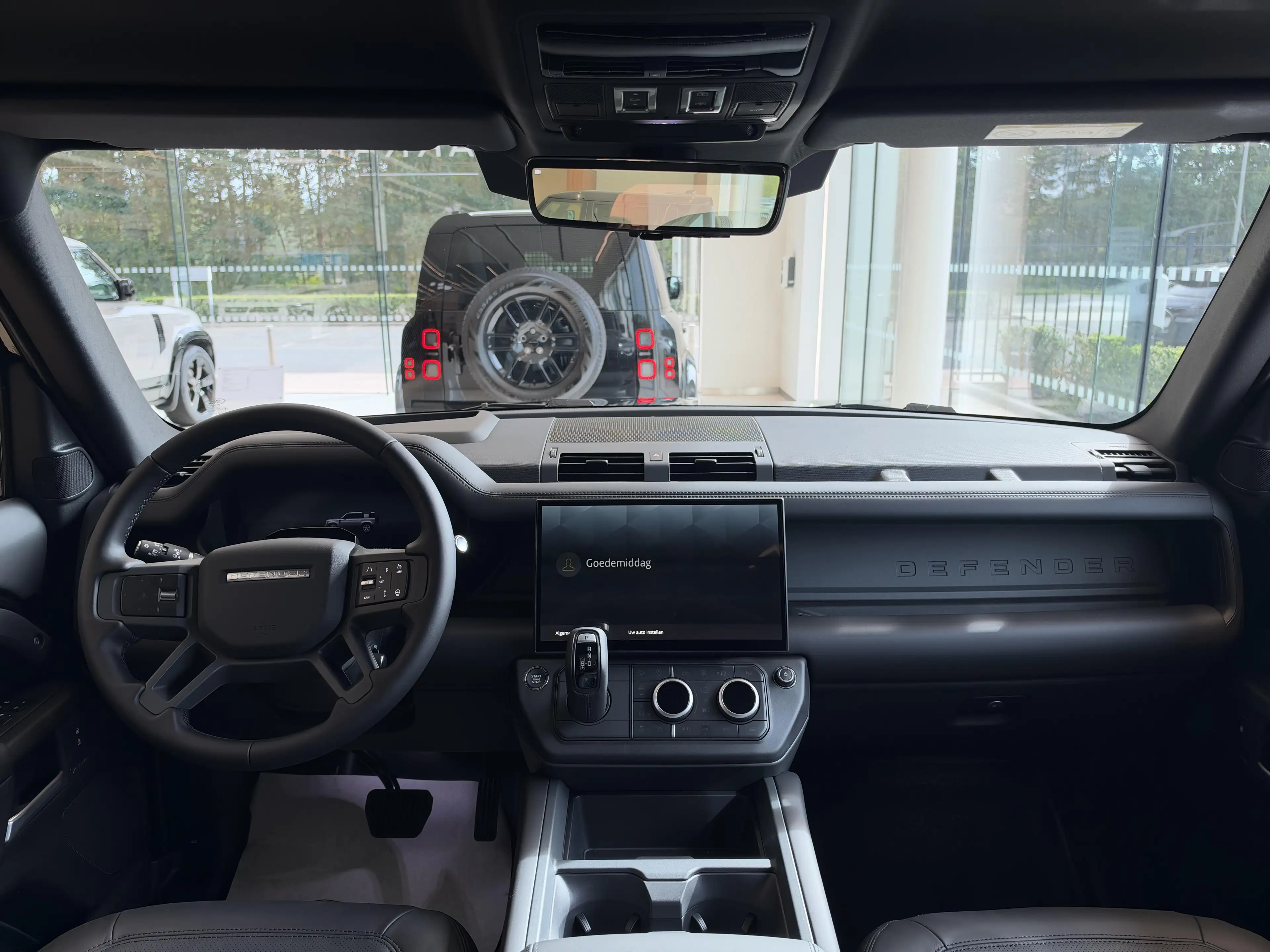 Land Rover Defender P425 X-Dynamic HSE — photo 8
