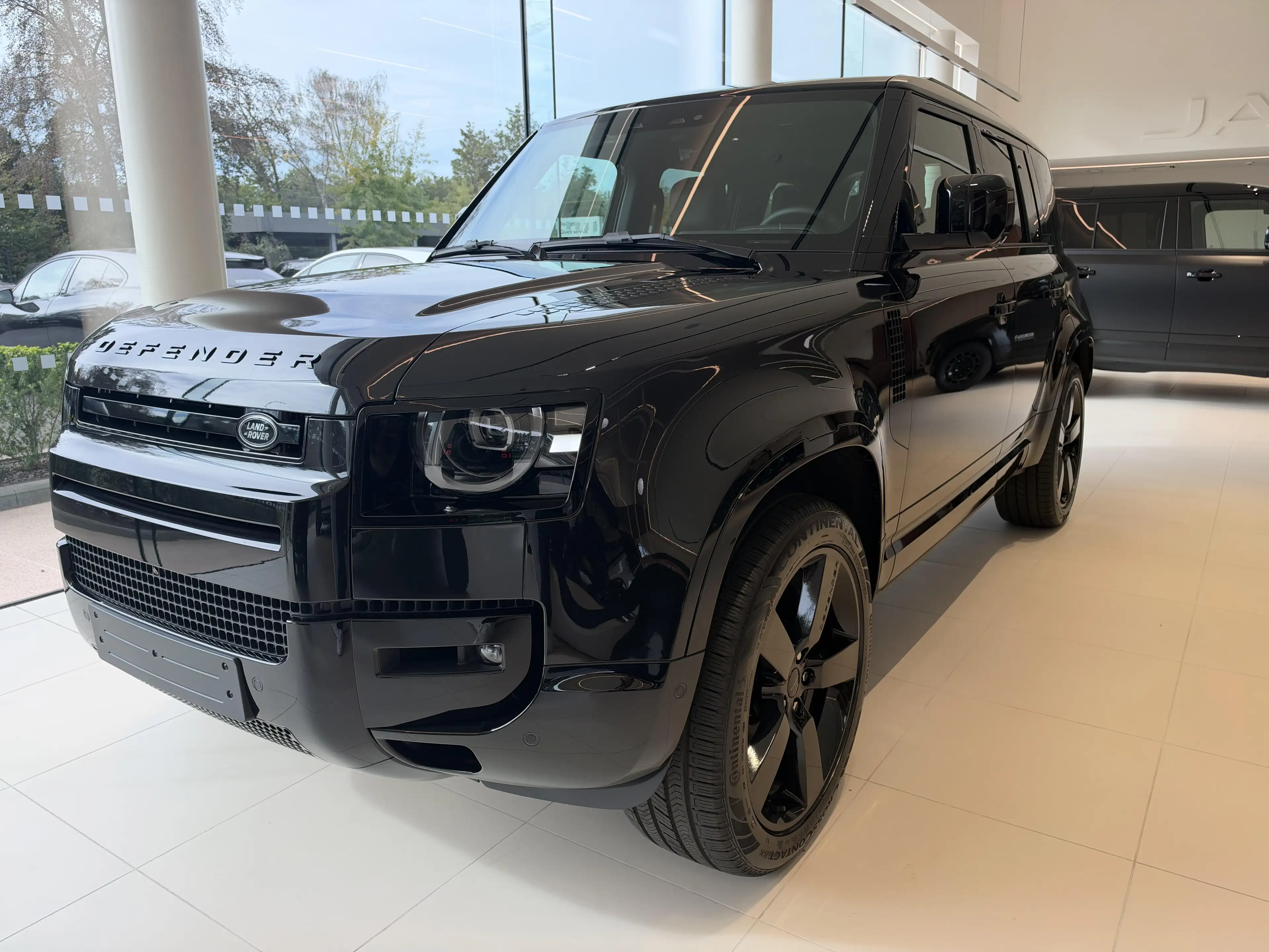 Land Rover Defender P425 X-Dynamic HSE