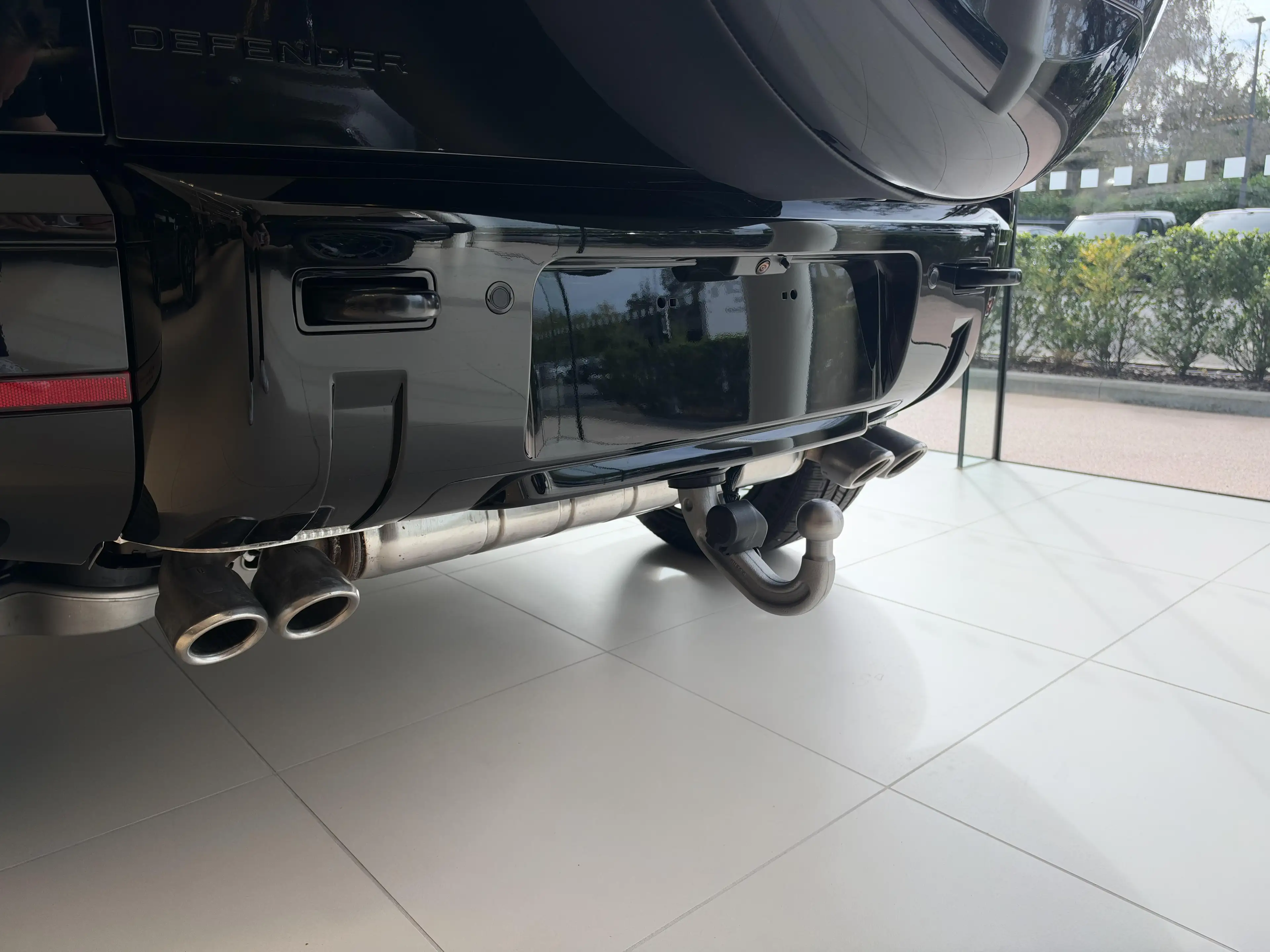 Land Rover Defender P425 X-Dynamic HSE — photo 13