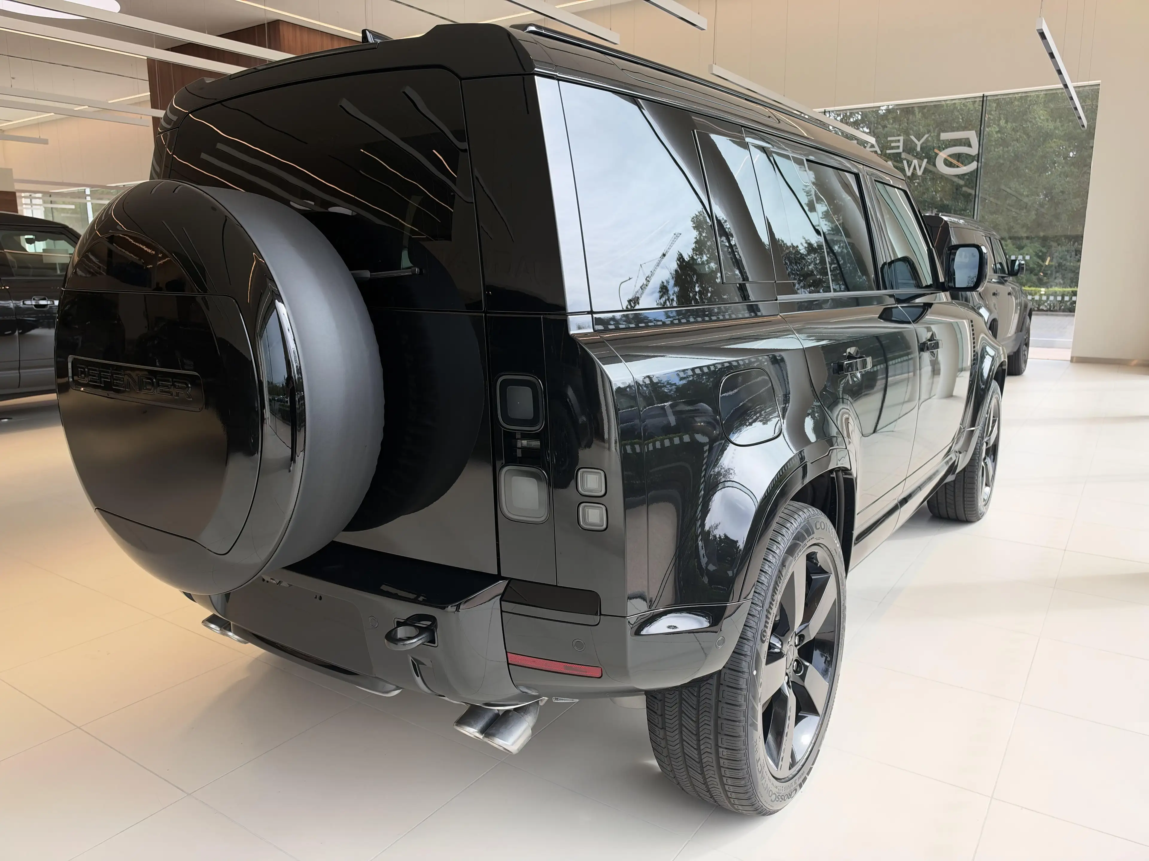 Land Rover Defender P425 X-Dynamic HSE — photo 5