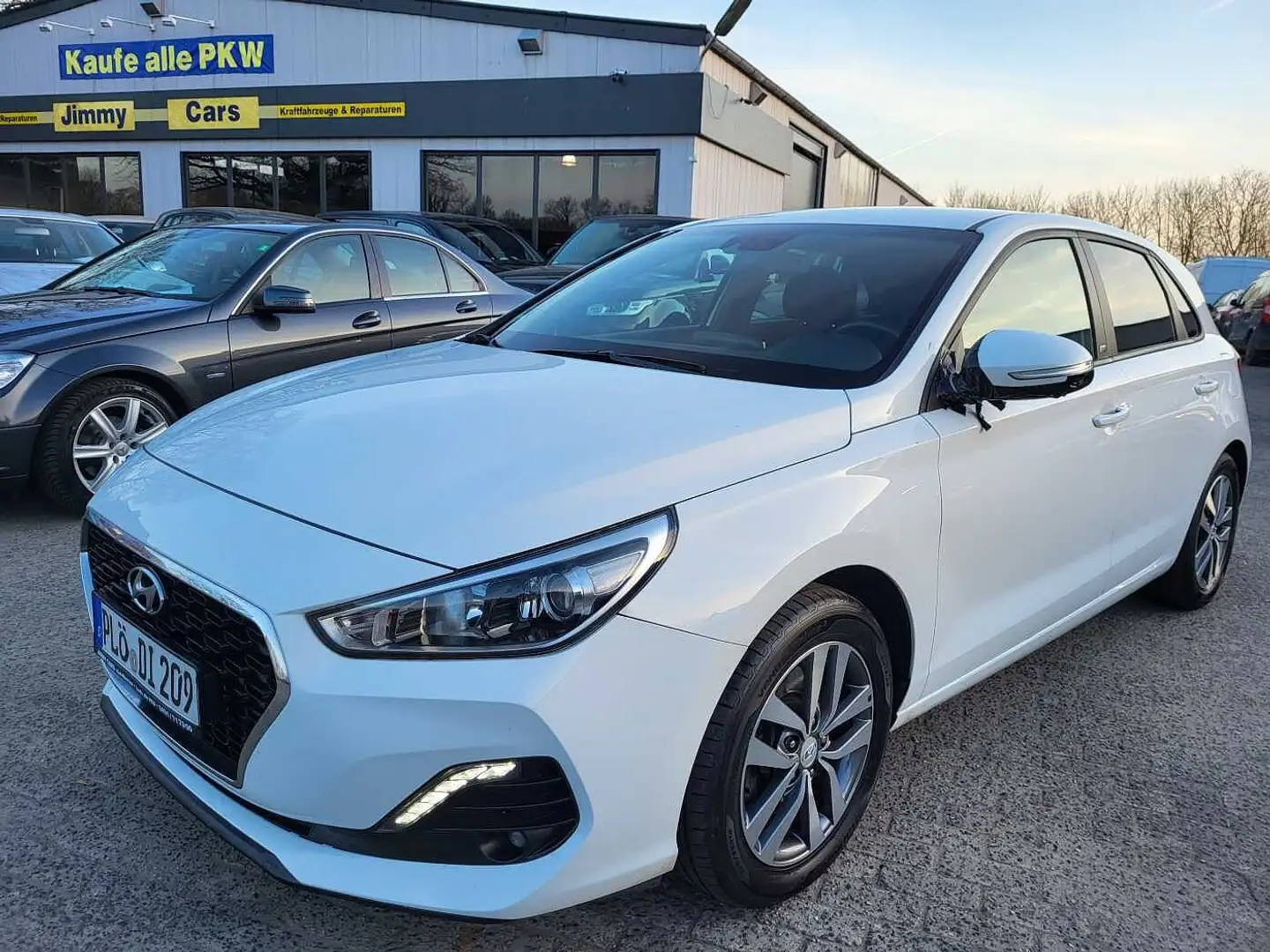 Hyundai i30 1.0 T-GDI Connect & Go Weiß - 1