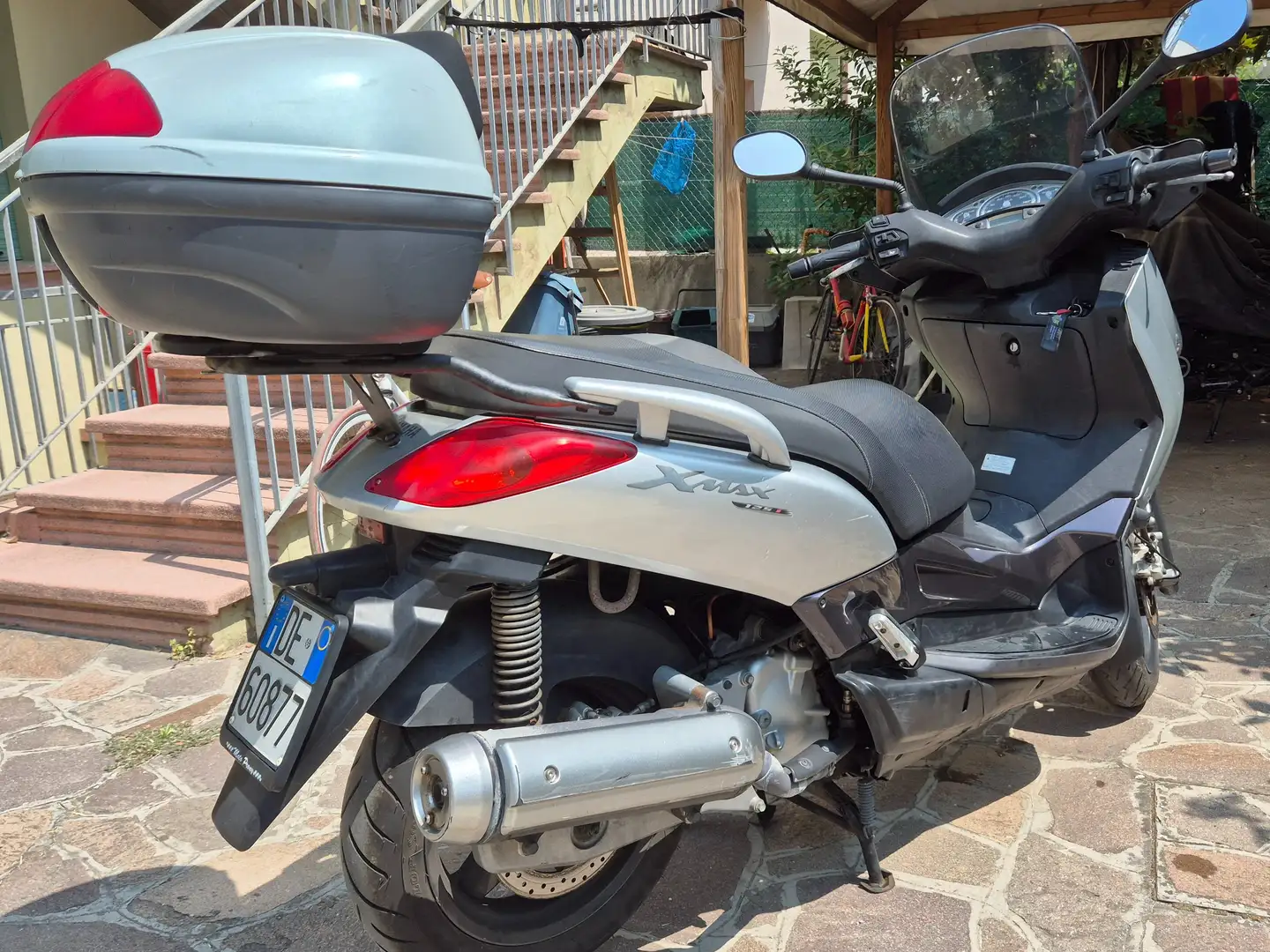 Yamaha X-Max 125 Zilver - 2