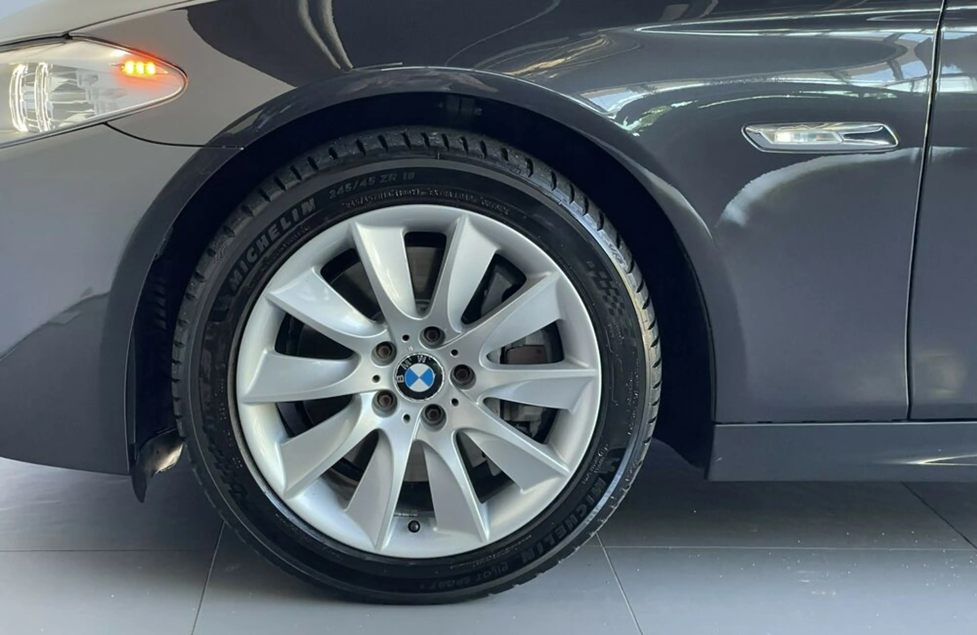 BMW 535 d xDrive *Bi-Xenon*SoftC*ACC*SD*MEMO*KeyGo*HiFi — photo 3