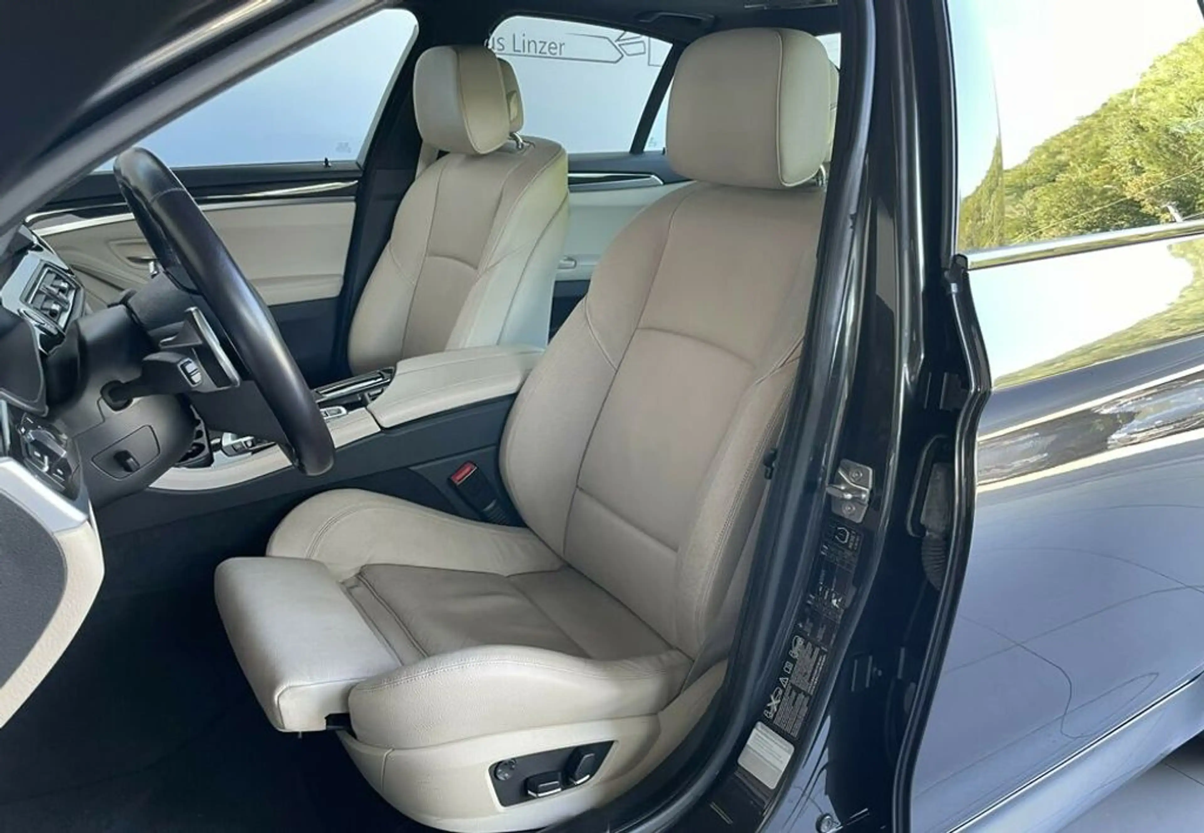BMW 535 d xDrive *Bi-Xenon*SoftC*ACC*SD*MEMO*KeyGo*HiFi — photo 9