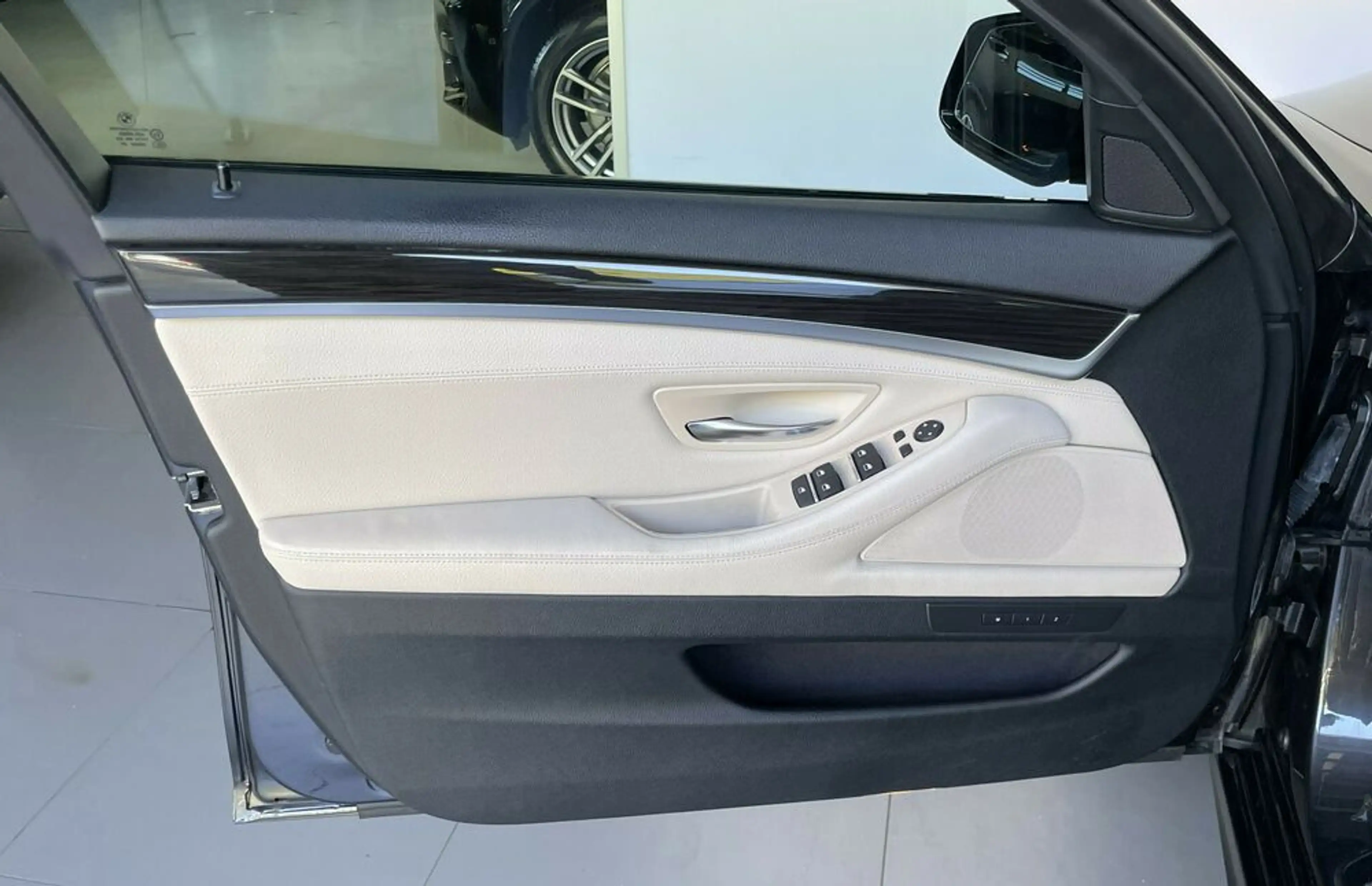 BMW 535 d xDrive *Bi-Xenon*SoftC*ACC*SD*MEMO*KeyGo*HiFi — photo 14