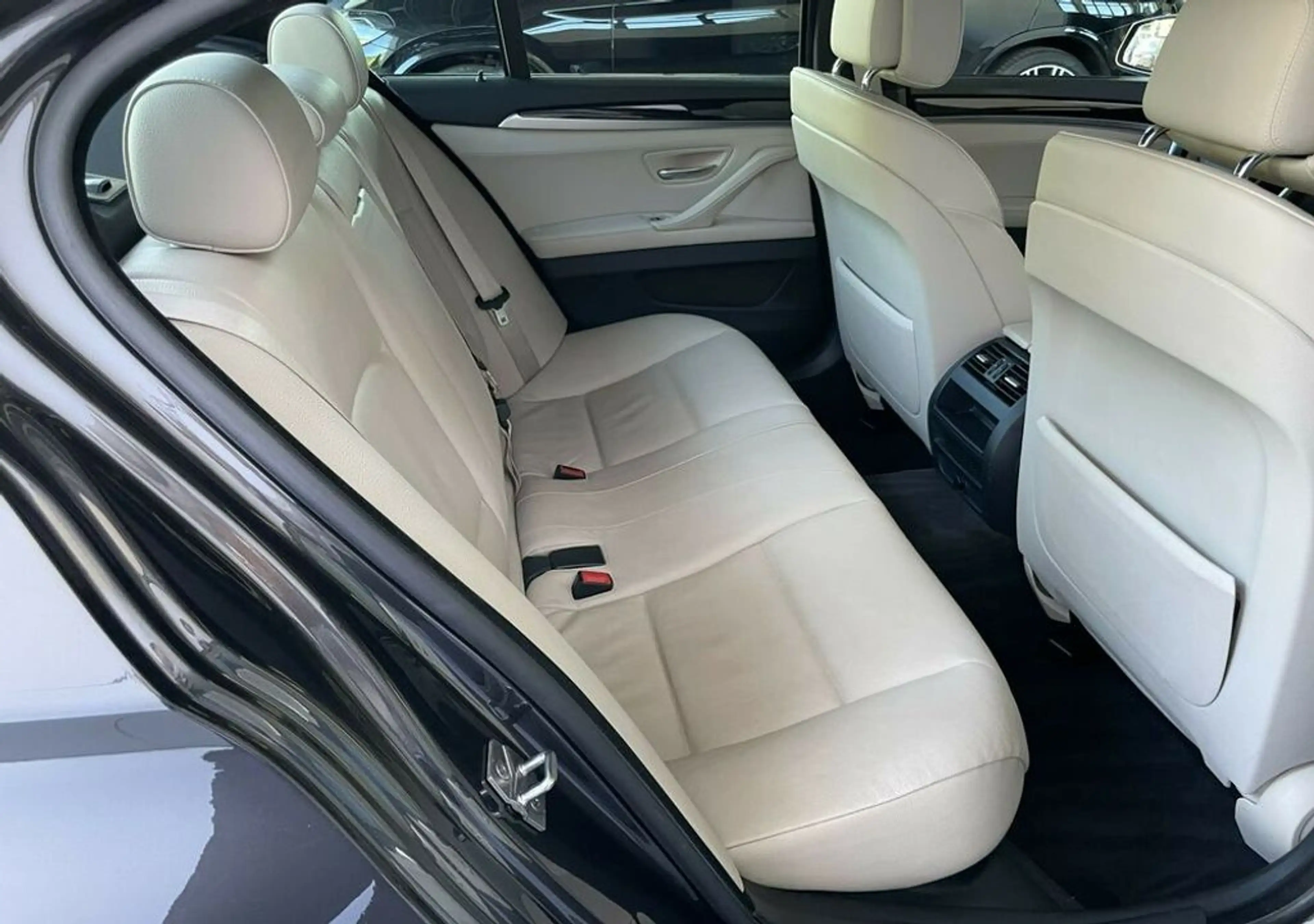 BMW 535 d xDrive *Bi-Xenon*SoftC*ACC*SD*MEMO*KeyGo*HiFi — photo 10