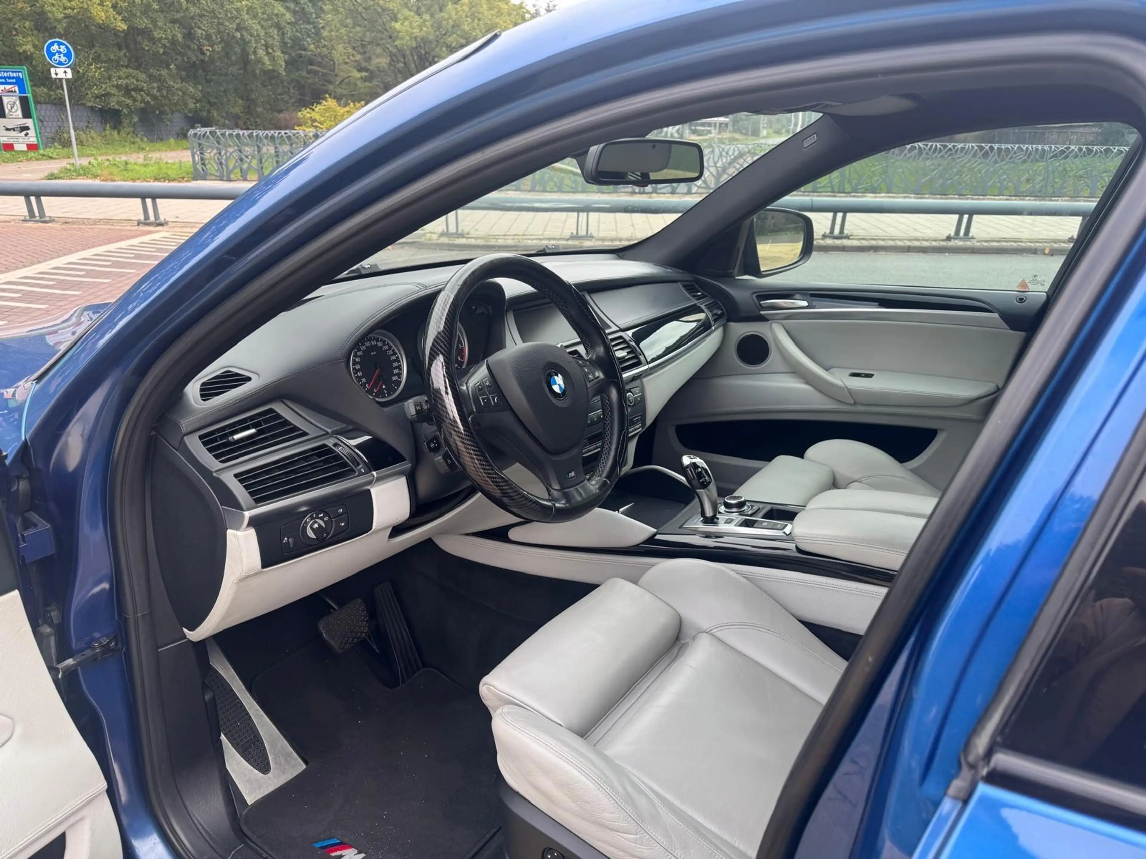 BMW X6 4.4i M — photo 14