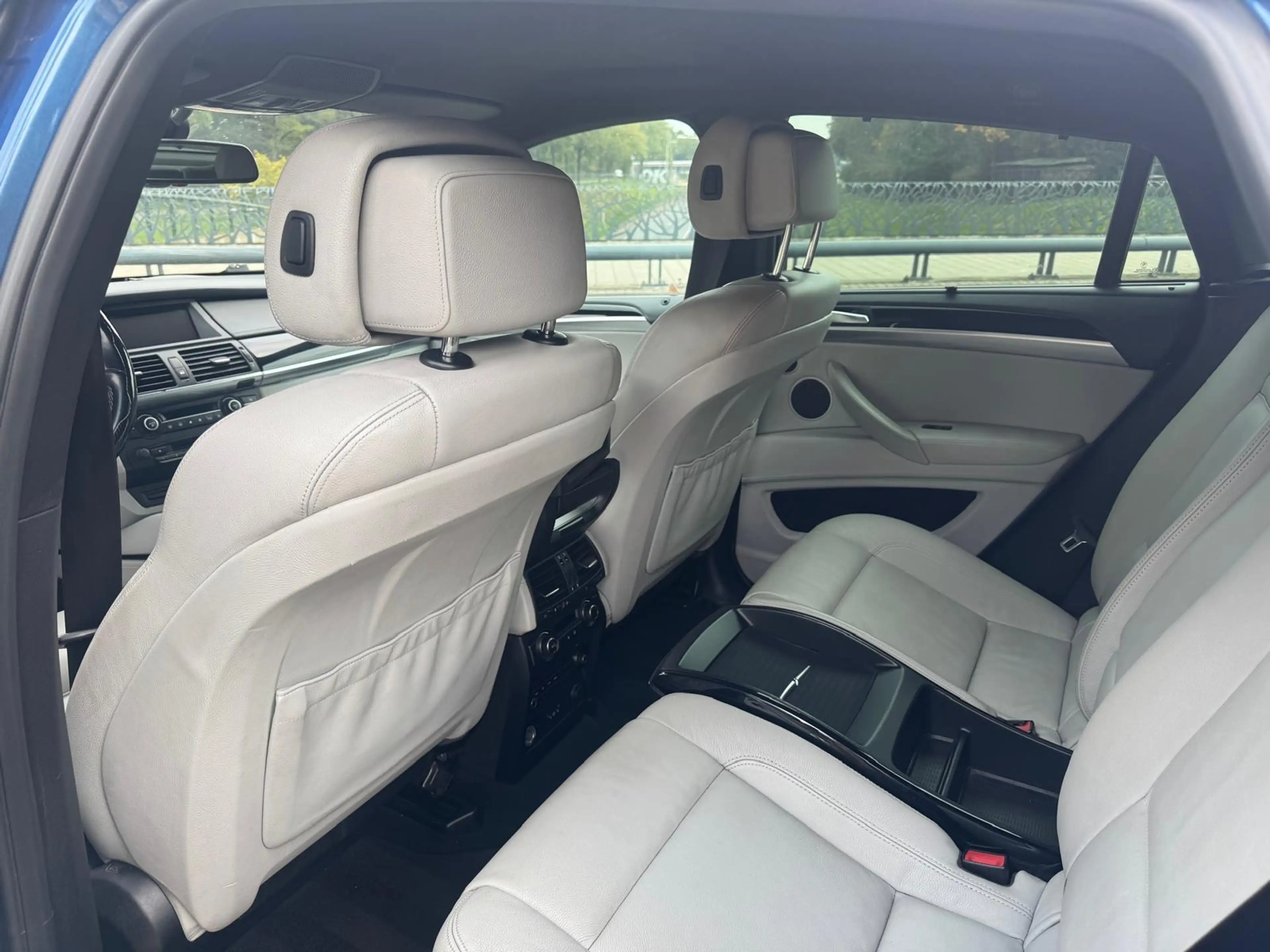 BMW X6 4.4i M — photo 8