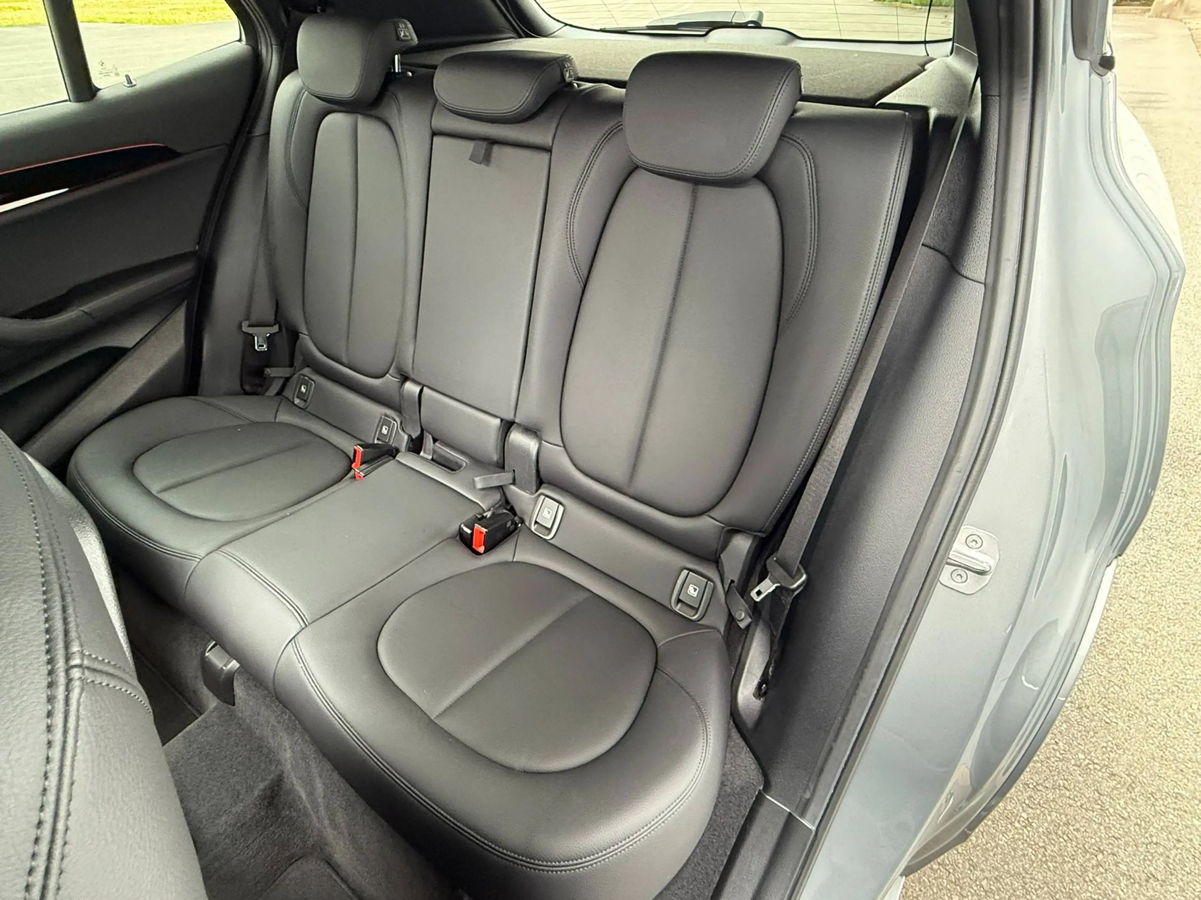 BMW X2 X2 sDrive18i - M sportpakket - Panoramisch open dak - Camera - GPS - Leder - Belgische wagen - Eerste eigenaar — photo 13