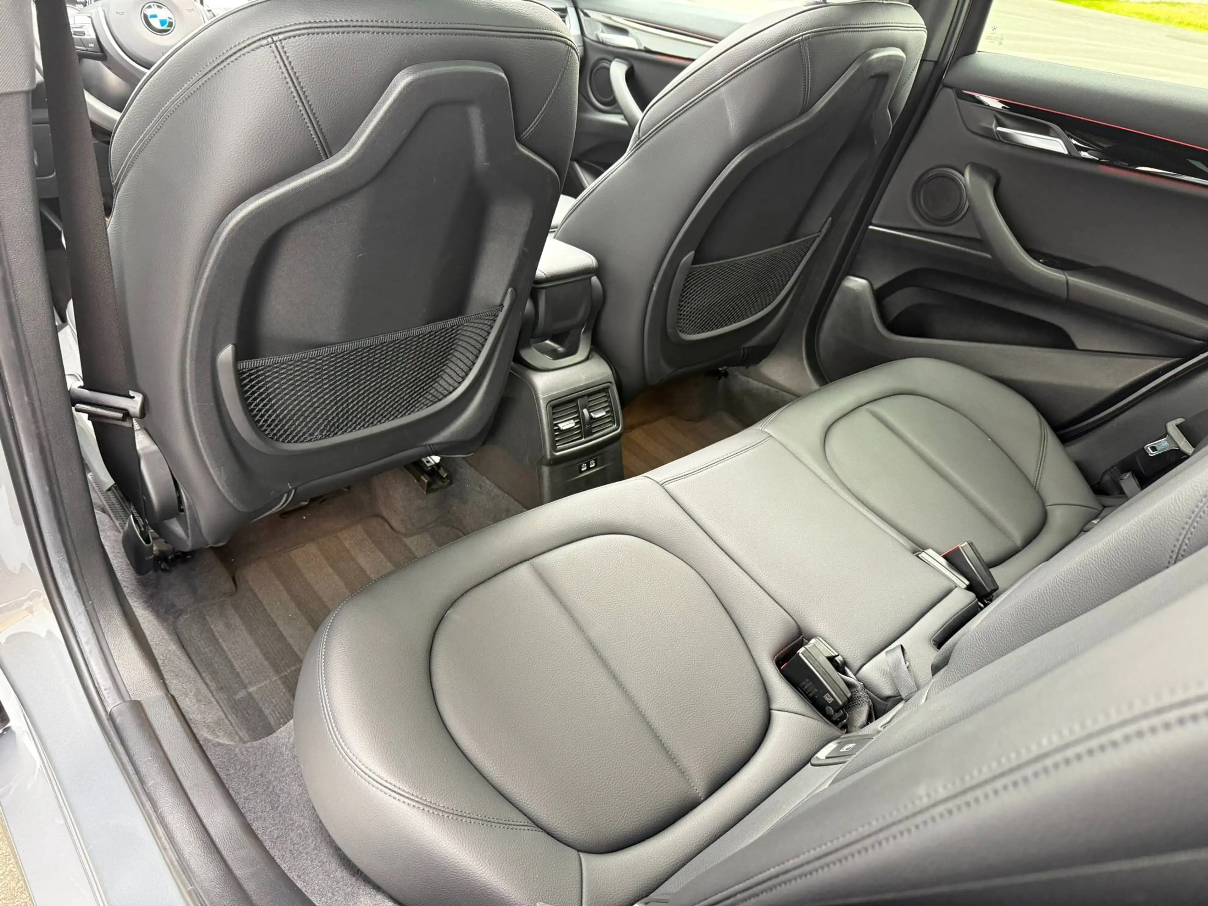 BMW X2 X2 sDrive18i - M sportpakket - Panoramisch open dak - Camera - GPS - Leder - Belgische wagen - Eerste eigenaar — photo 14